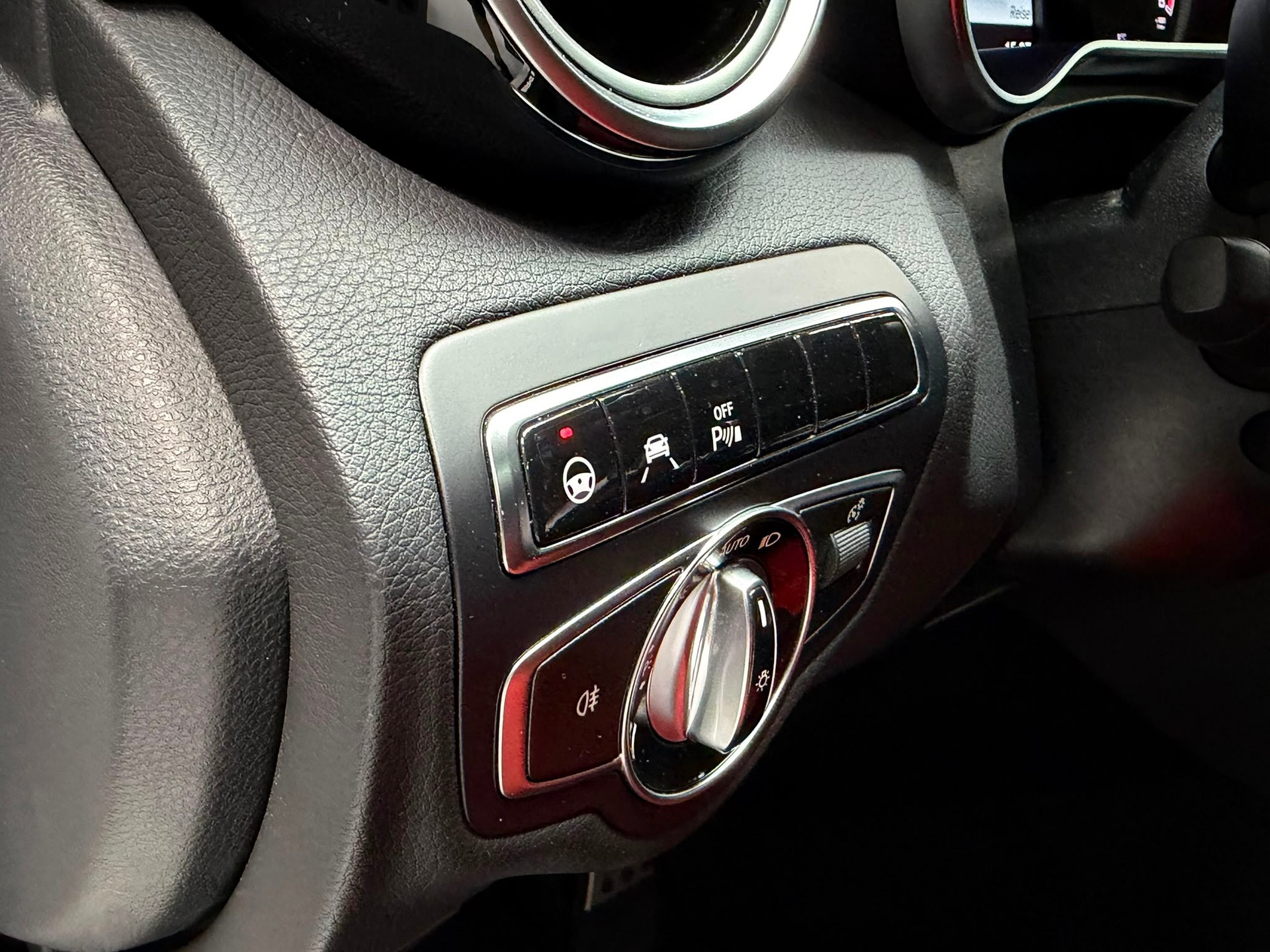 MERCEDES-BENZ C 63 AMG Speedshift-image-24