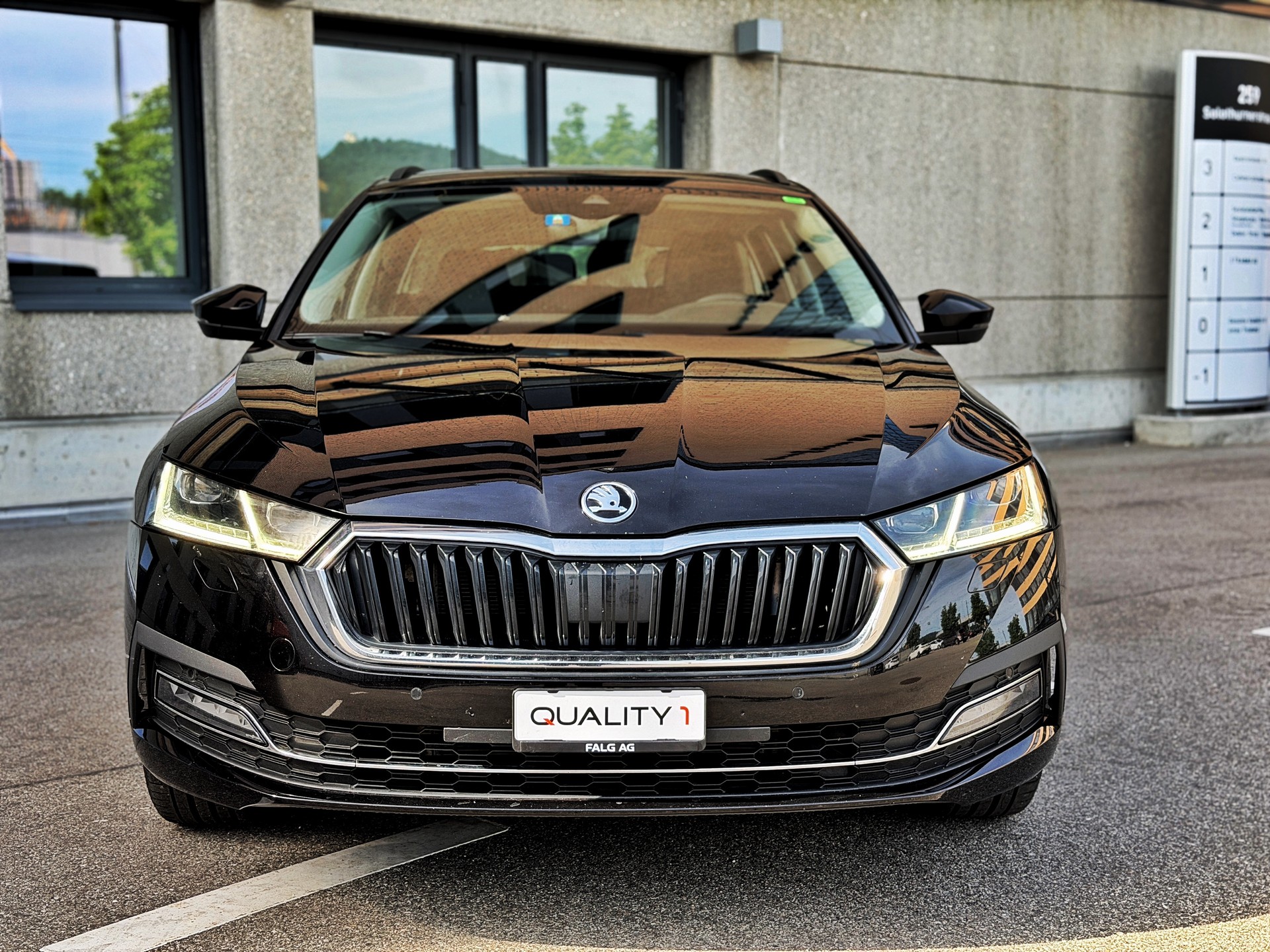 SKODA Octavia Combi 2.0 TDI DSG Style 4x4-image-4