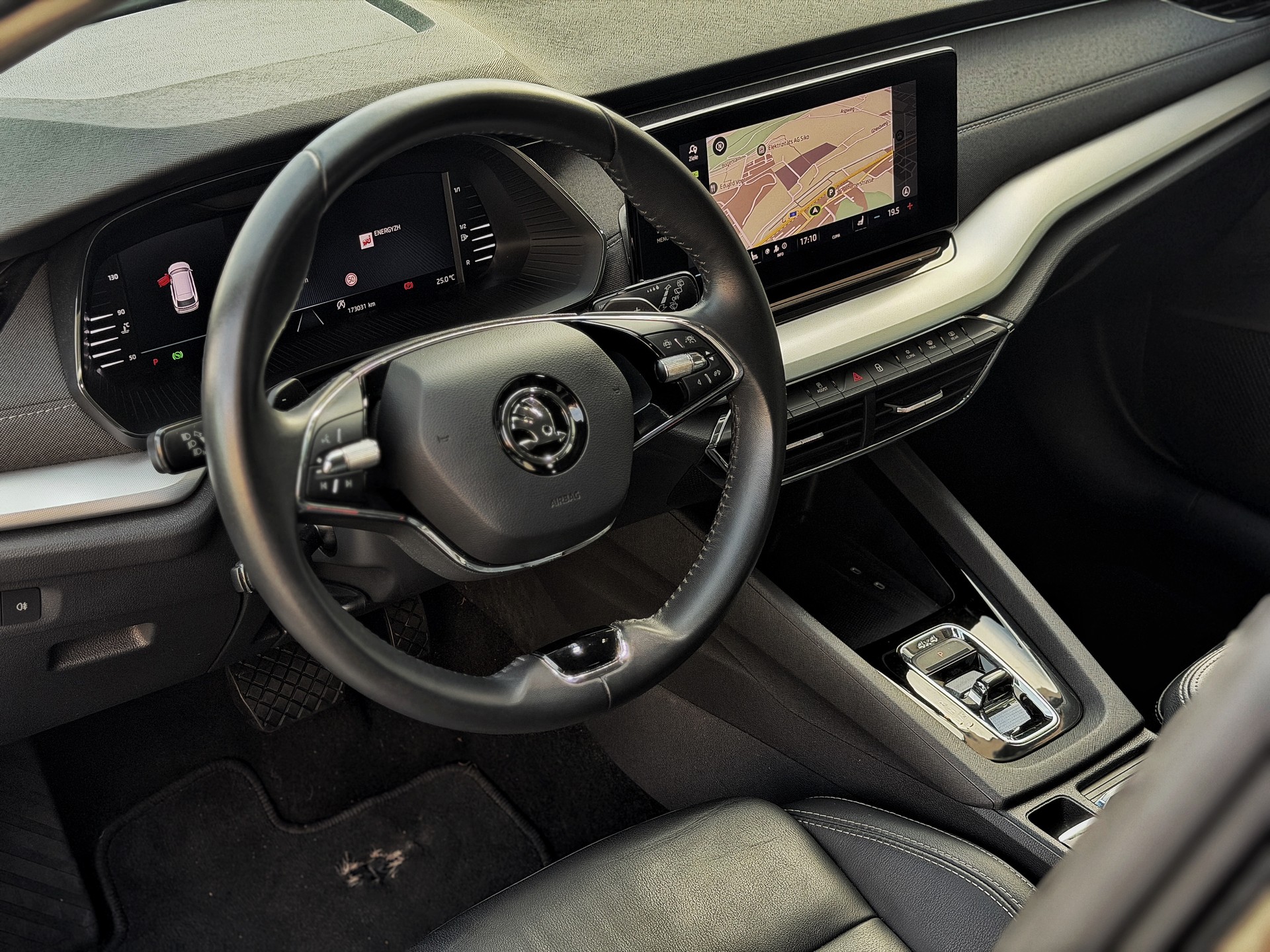 SKODA Octavia Combi 2.0 TDI DSG Style 4x4-image-14