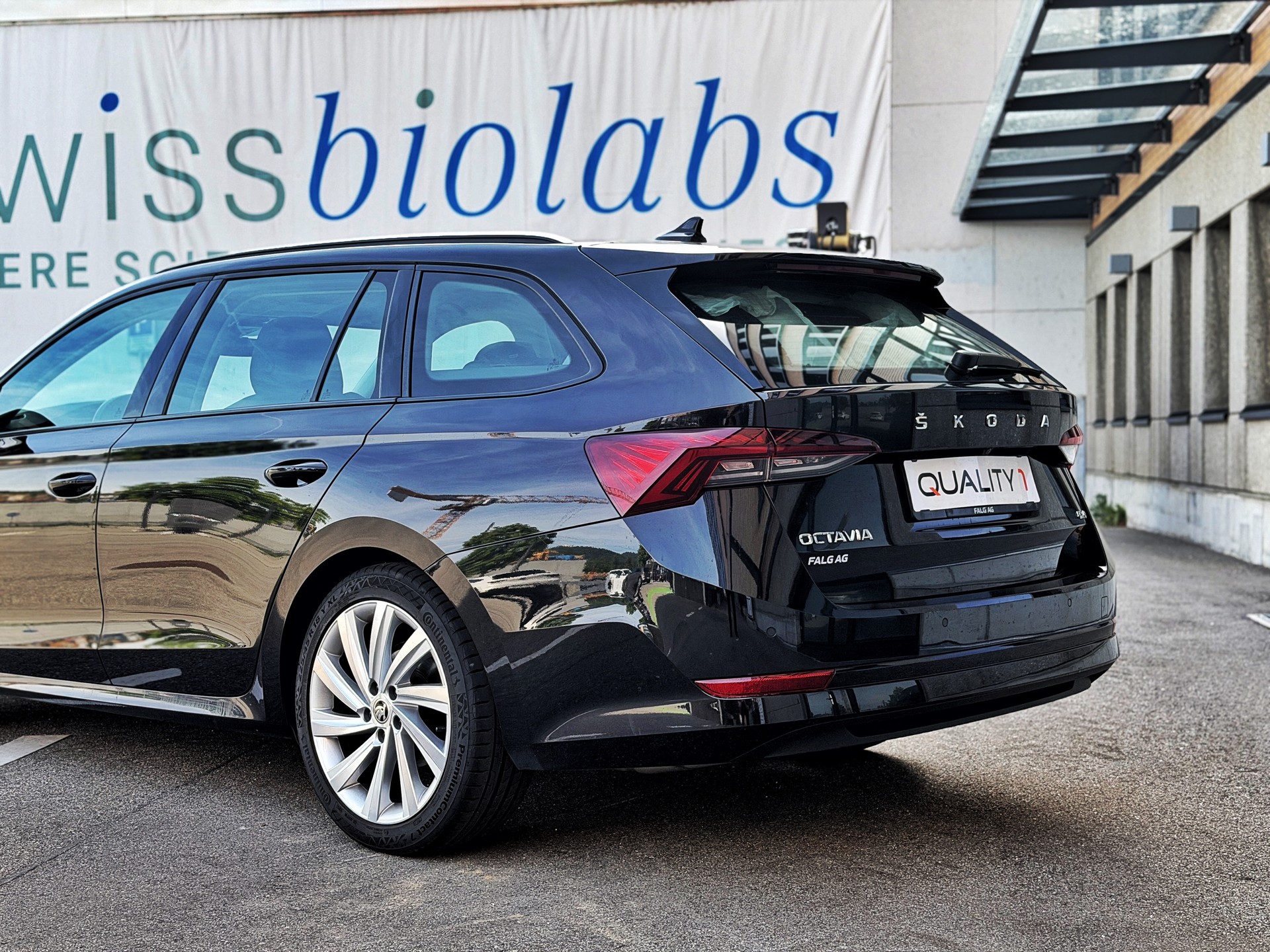 SKODA Octavia Combi 2.0 TDI DSG Style 4x4-image-11