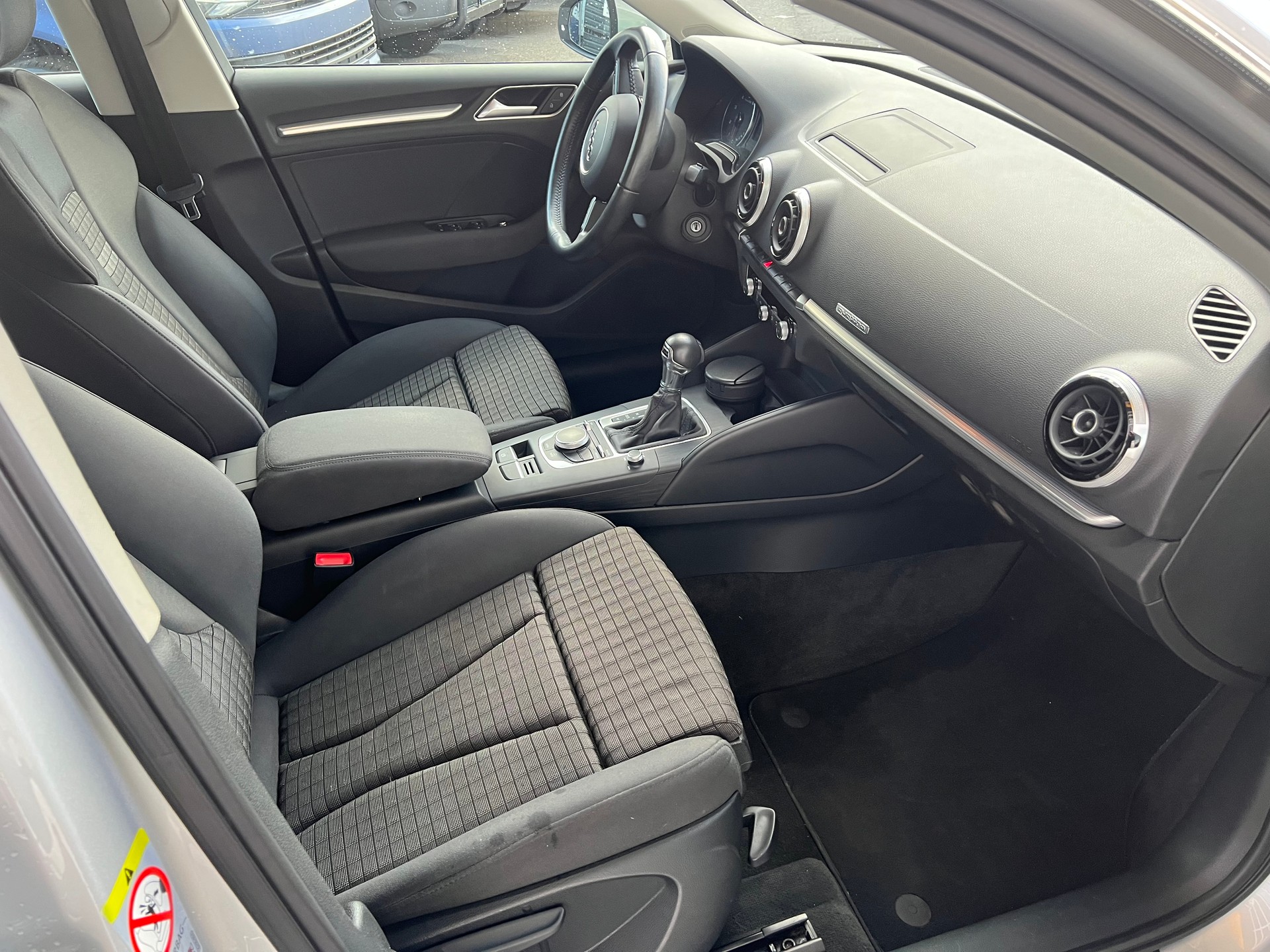 AUDI A3 Sportback 1.8 TFSI Ambition 4x4 *** Navigation * Tempomat * MFK 16.01.2026 * 1 Jahr Garantie möglich ***-image-9