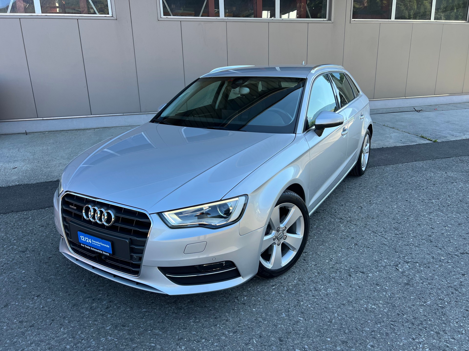 AUDI A3 Sportback 1.8 TFSI Ambition 4x4 *** Navigation * Tempomat * MFK 16.01.2026 * 1 Jahr Garantie möglich ***-showroom-element-1