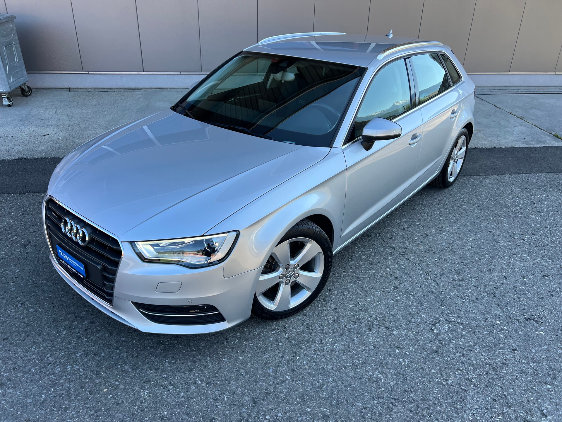 AUDI A3 Sportback 1.8 TFSI Ambition 4x4 *** Navigation * Tempomat * MFK 16.01.2026 * 1 Jahr Garantie möglich ***-showroom-element-2