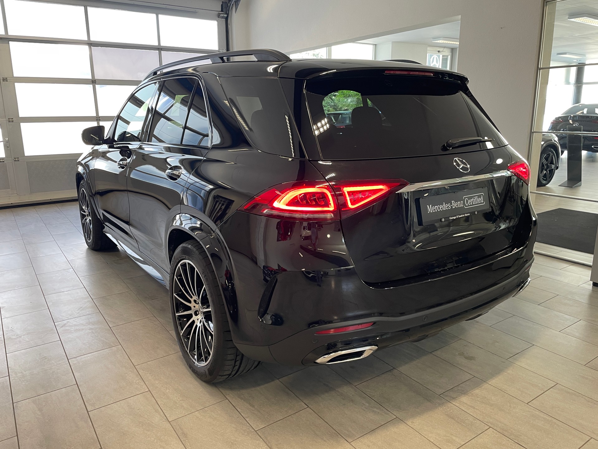 MERCEDES-BENZ GLE 450 4Matic AMG Line 9G-Tronic-image-4