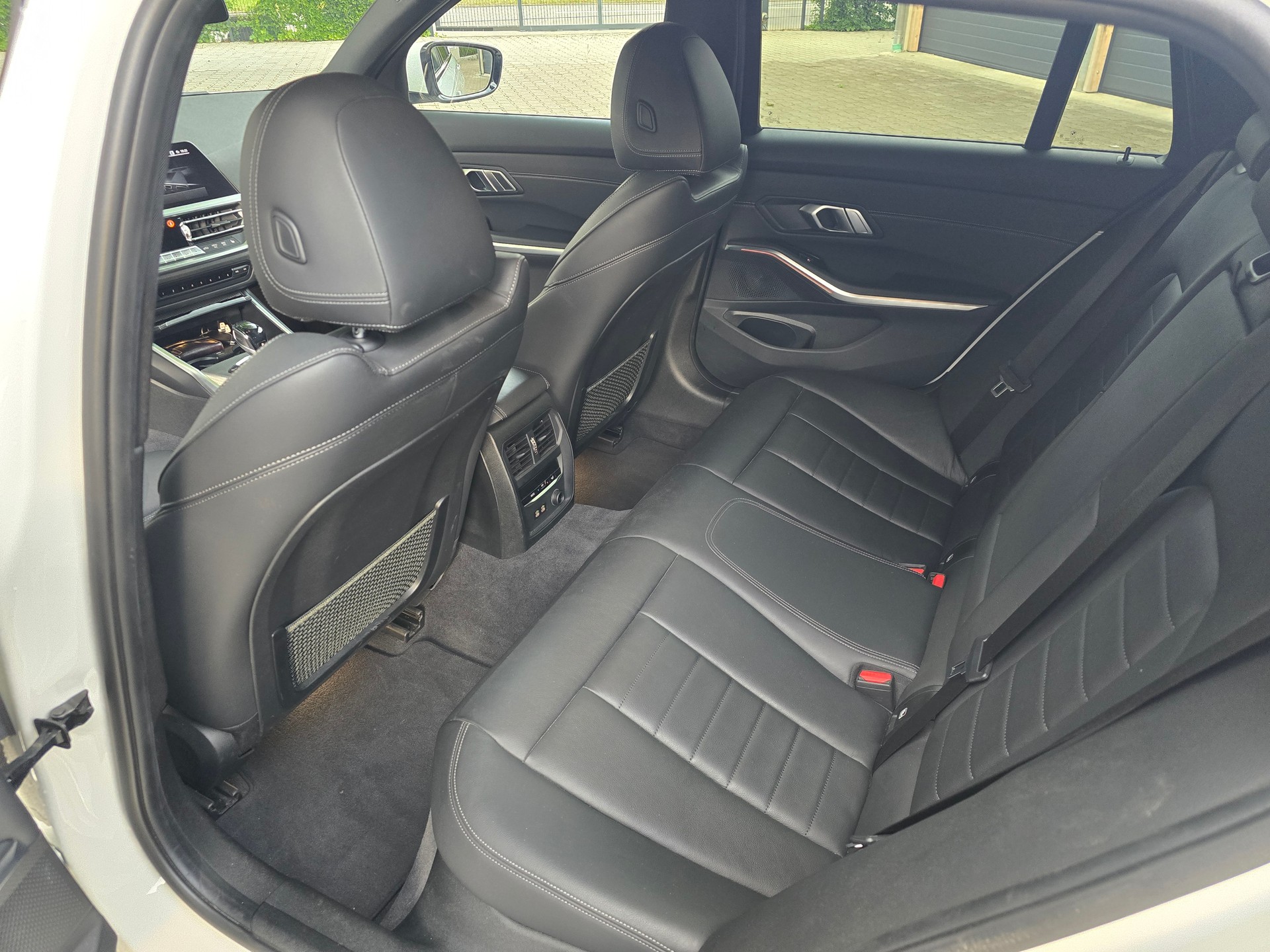 BMW 320d xDrive-image-3