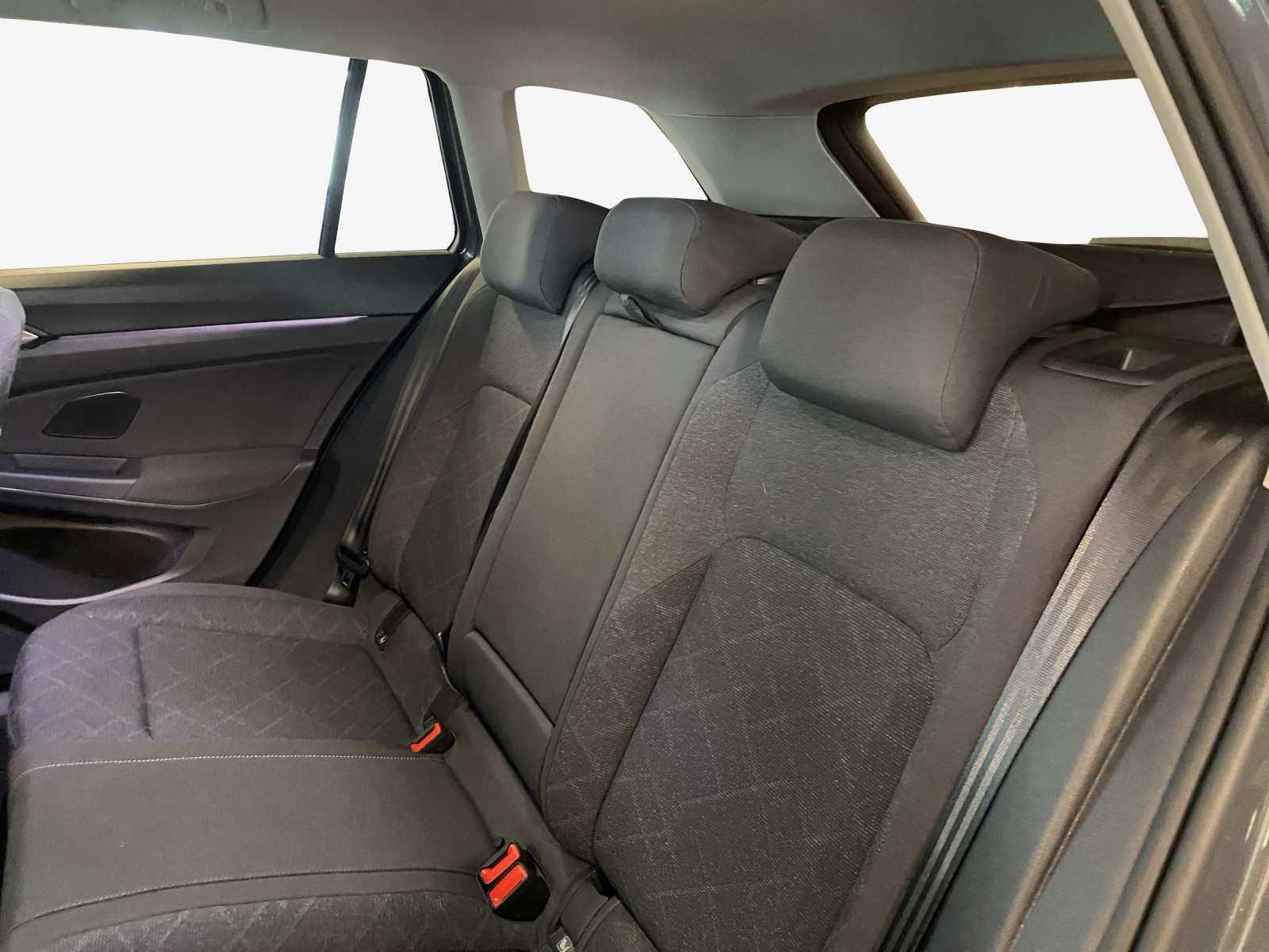 VW Golf Variant 1.5 eTSI mHEV Life-image-11
