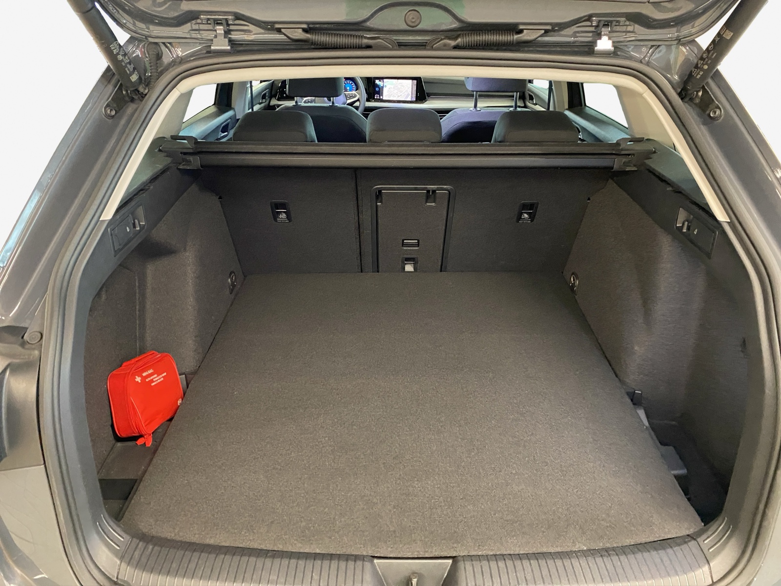 VW Golf Variant 1.5 eTSI mHEV Life-image-12