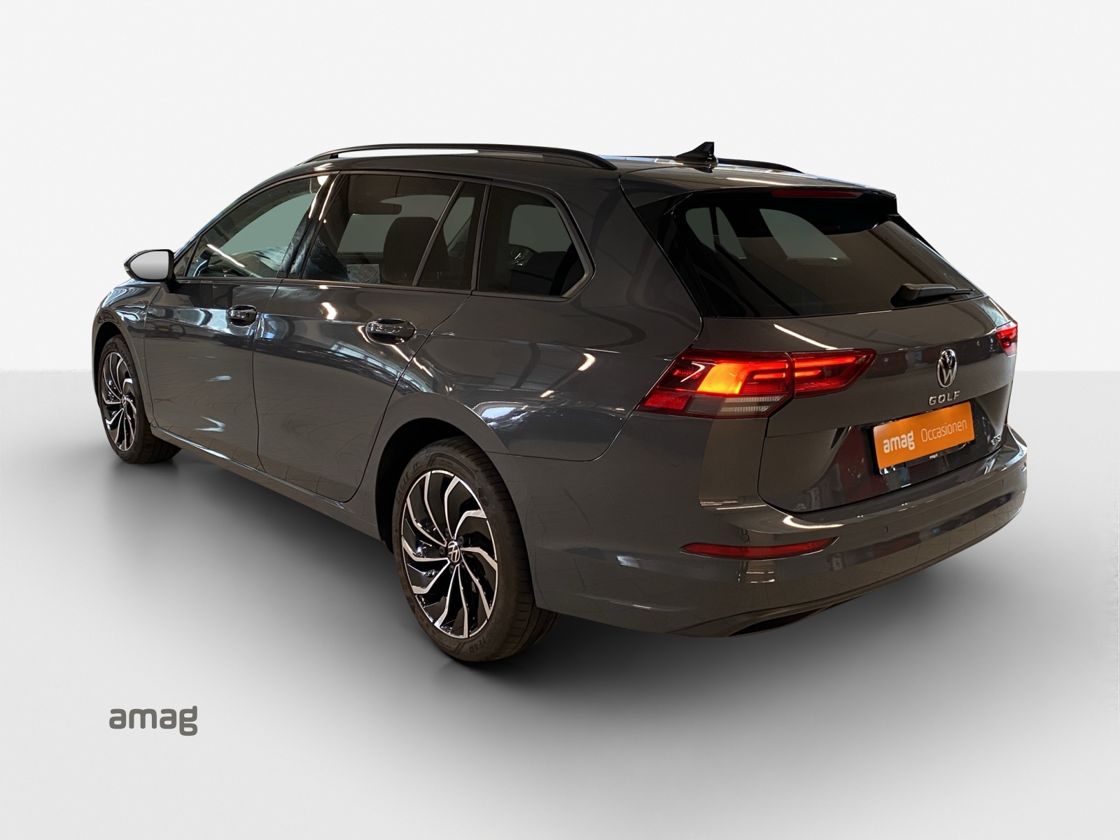 VW Golf Variant 1.5 eTSI mHEV Life-image-2