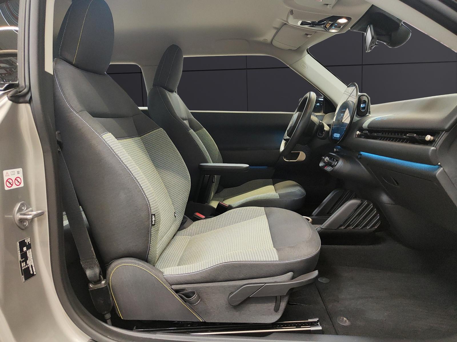 MINI J01 Cooper E Attraktiven Leasingzinssatz ab 0.9 % bei Abschluss einer BMW Fahrzeugversicherung.-image-18