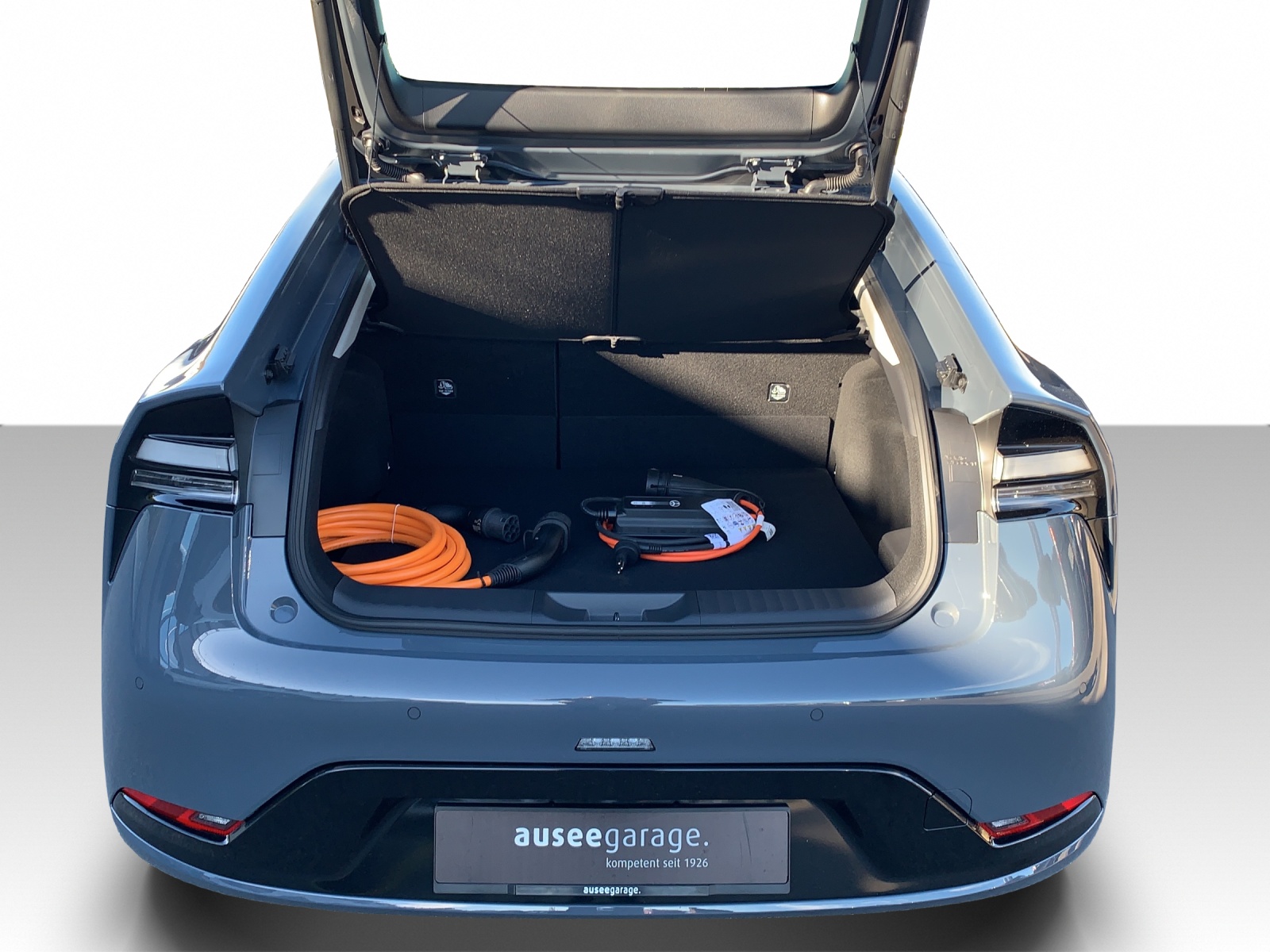 TOYOTA Prius 2.0 Plug-In-Hybrid Premium-image-9