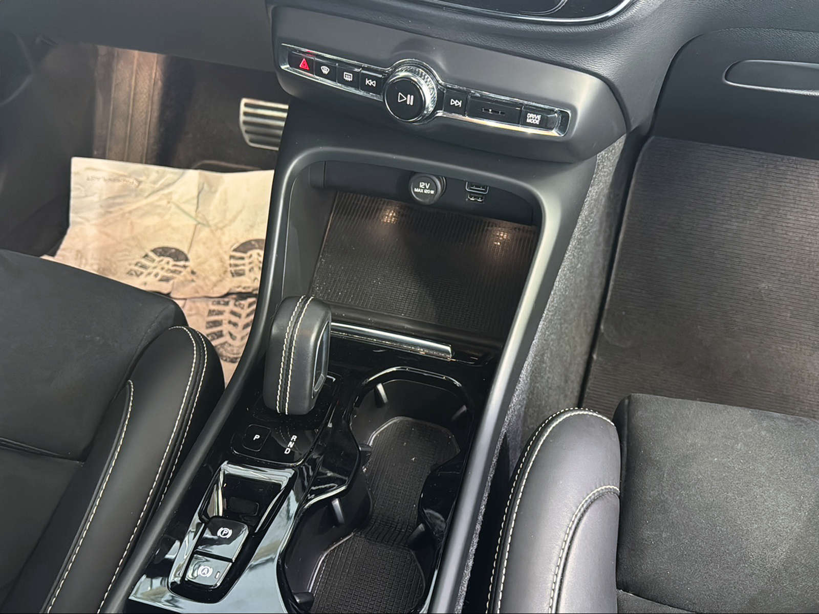 VOLVO XC40 T5 TwE R-Design DCT-image-14