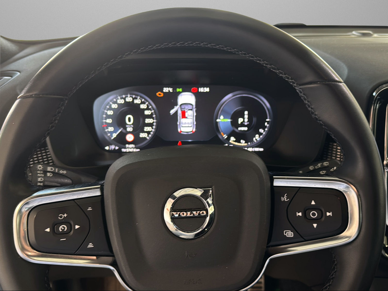 VOLVO XC40 T5 TwE R-Design DCT-image-13