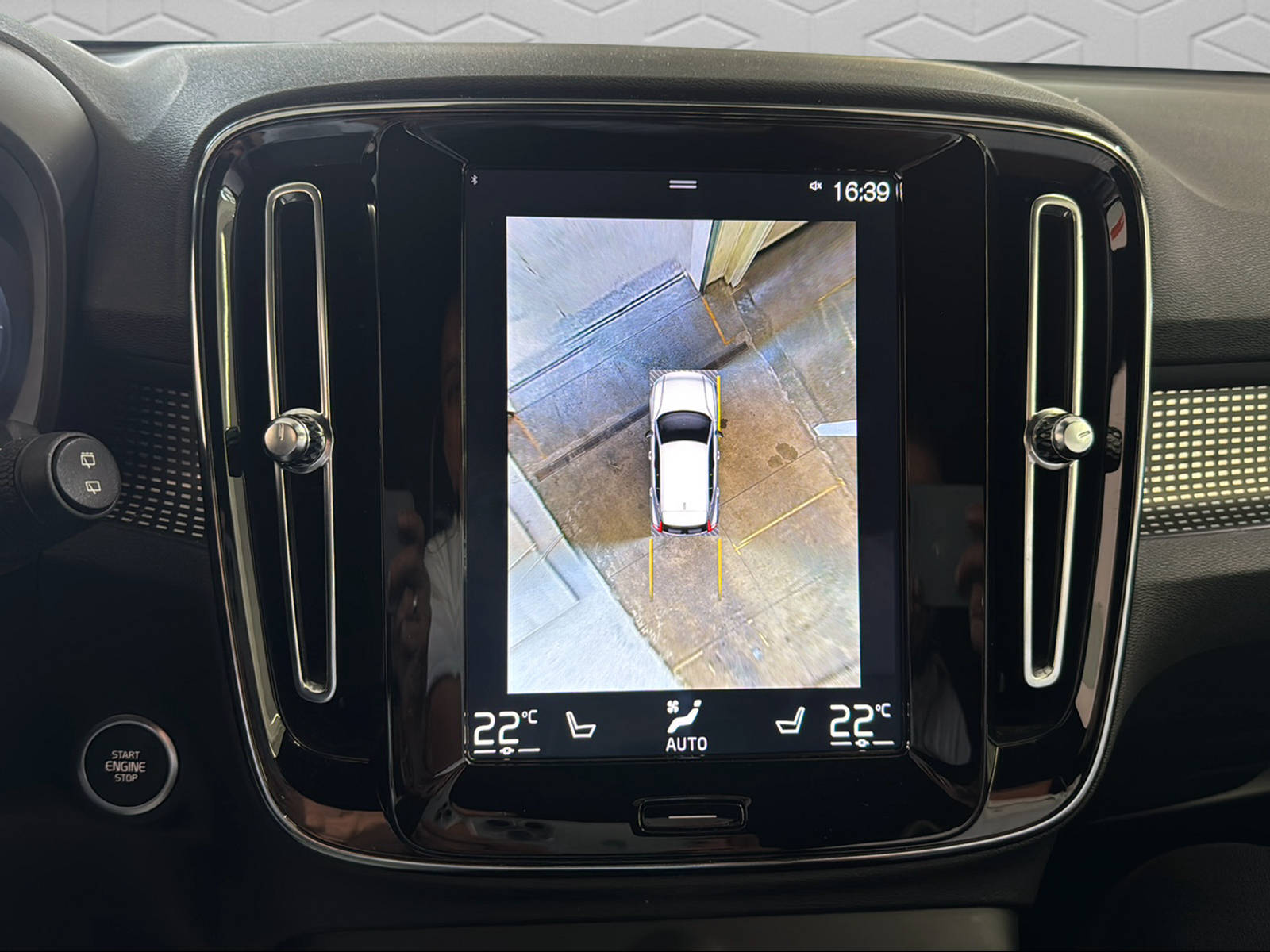 VOLVO XC40 T5 TwE R-Design DCT-image-19