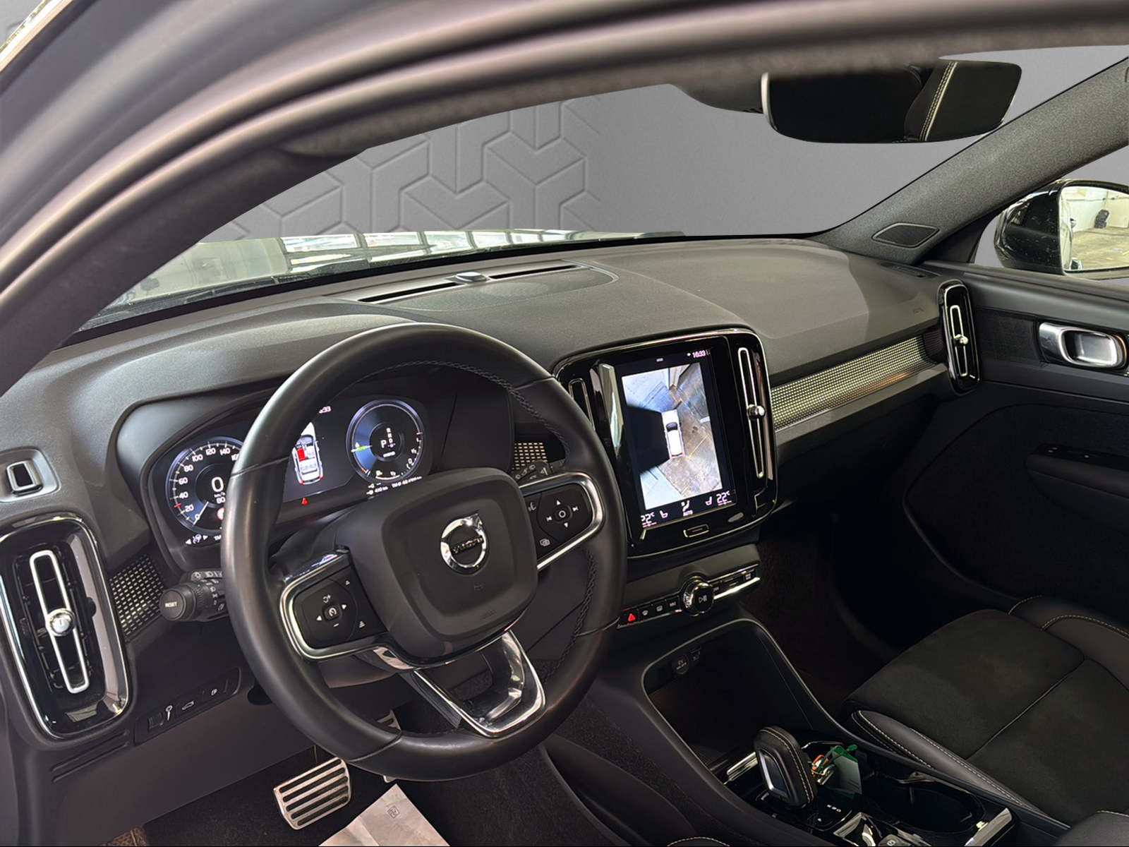 VOLVO XC40 T5 TwE R-Design DCT-image-11
