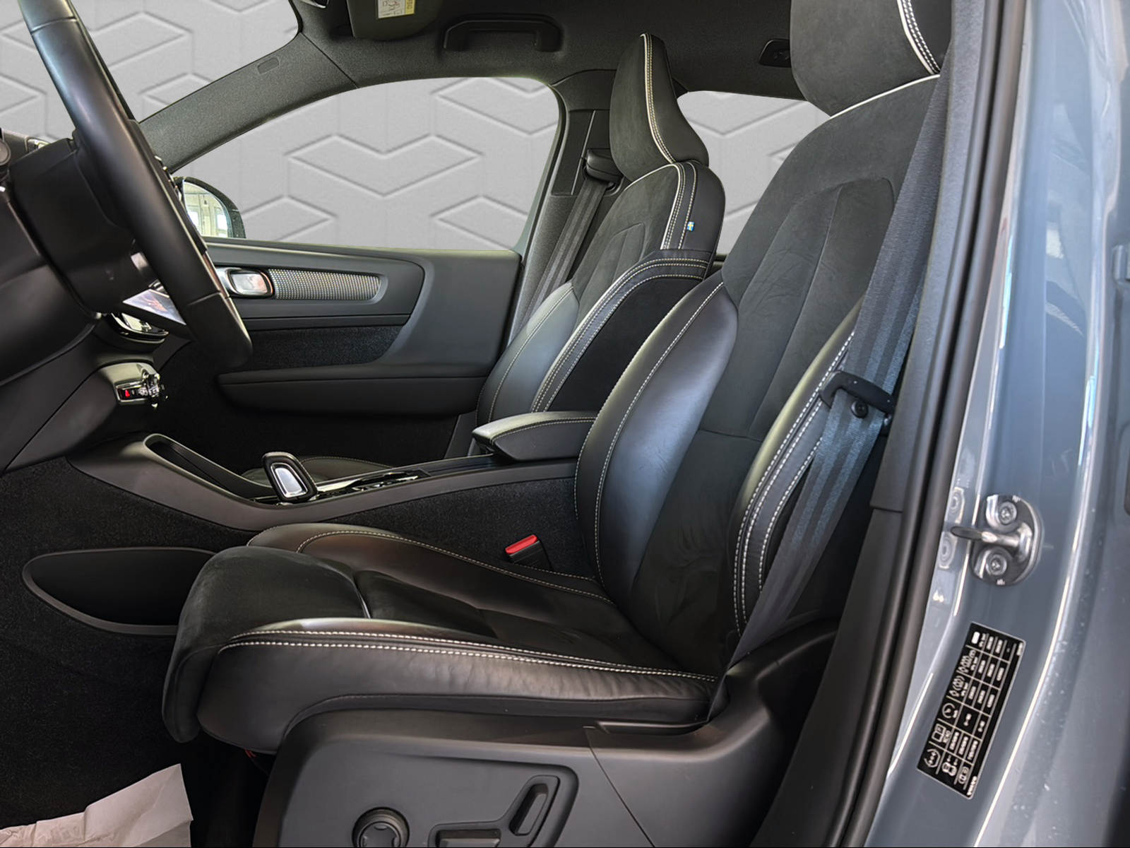 VOLVO XC40 T5 TwE R-Design DCT-image-10