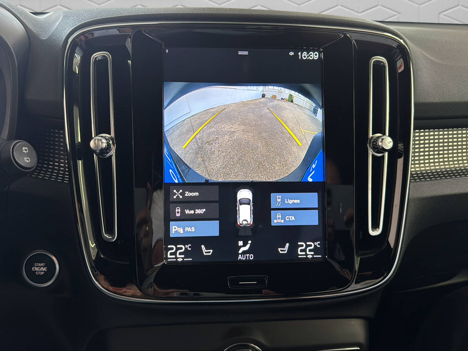VOLVO XC40 T5 TwE R-Design DCT-image-18