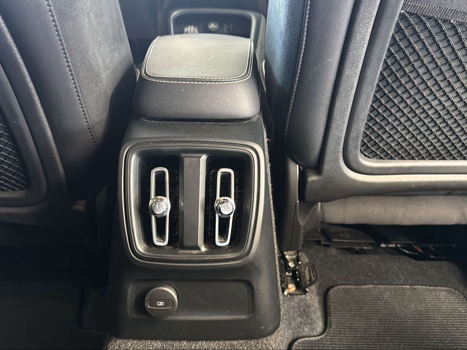 VOLVO XC40 T5 TwE R-Design DCT-image-16