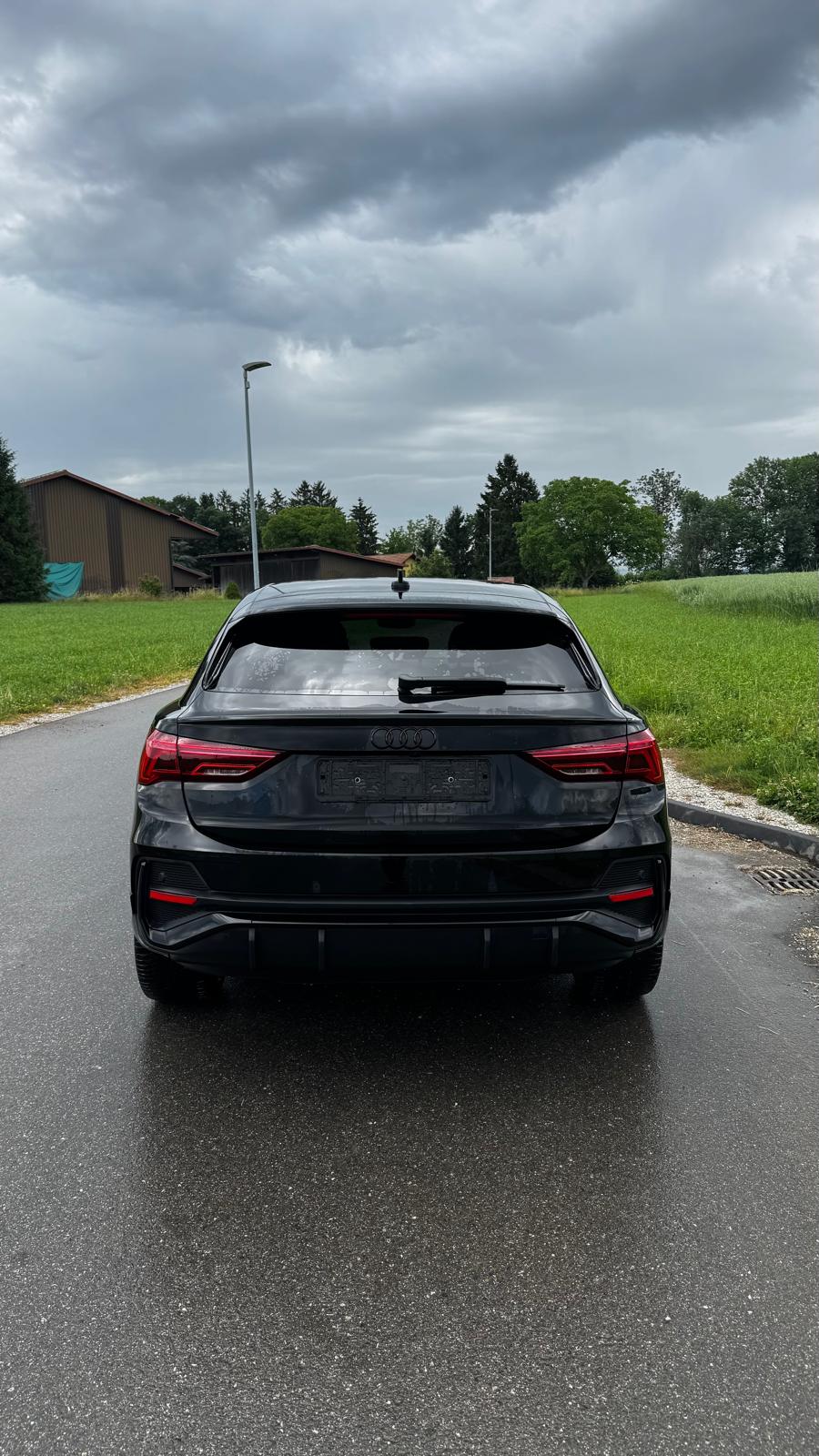 AUDI Q3 Sportback 45 TFSI S line quattro S-tronic-image-3