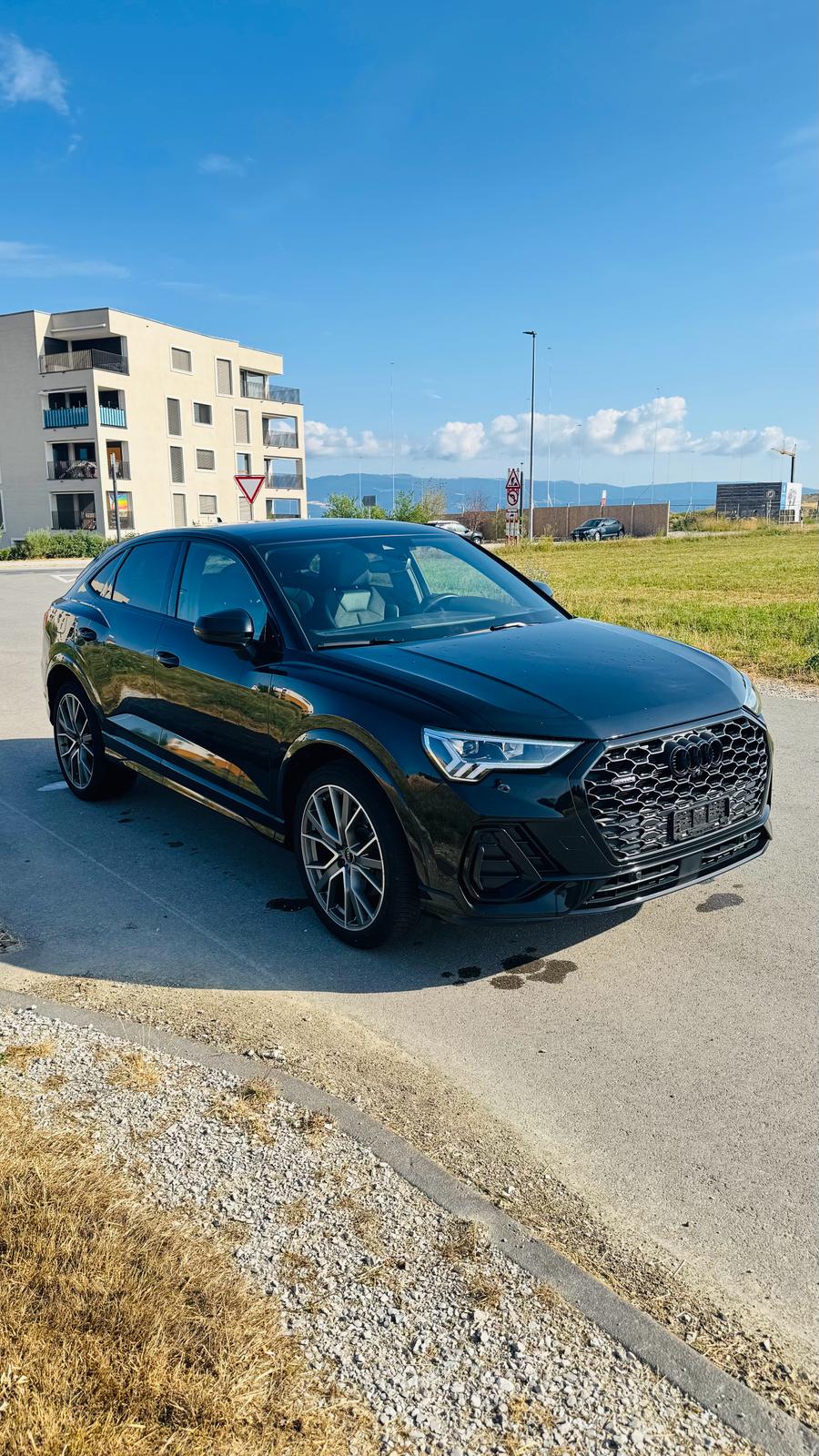 AUDI Q3 Sportback 45 TFSI S line quattro S-tronic-image-0
