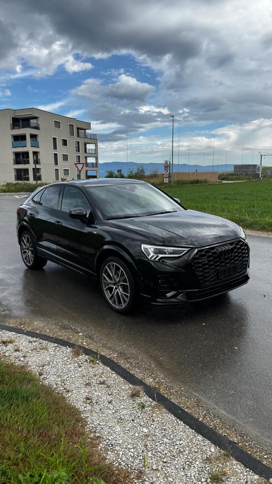 AUDI Q3 Sportback 45 TFSI S line quattro S-tronic-image-0