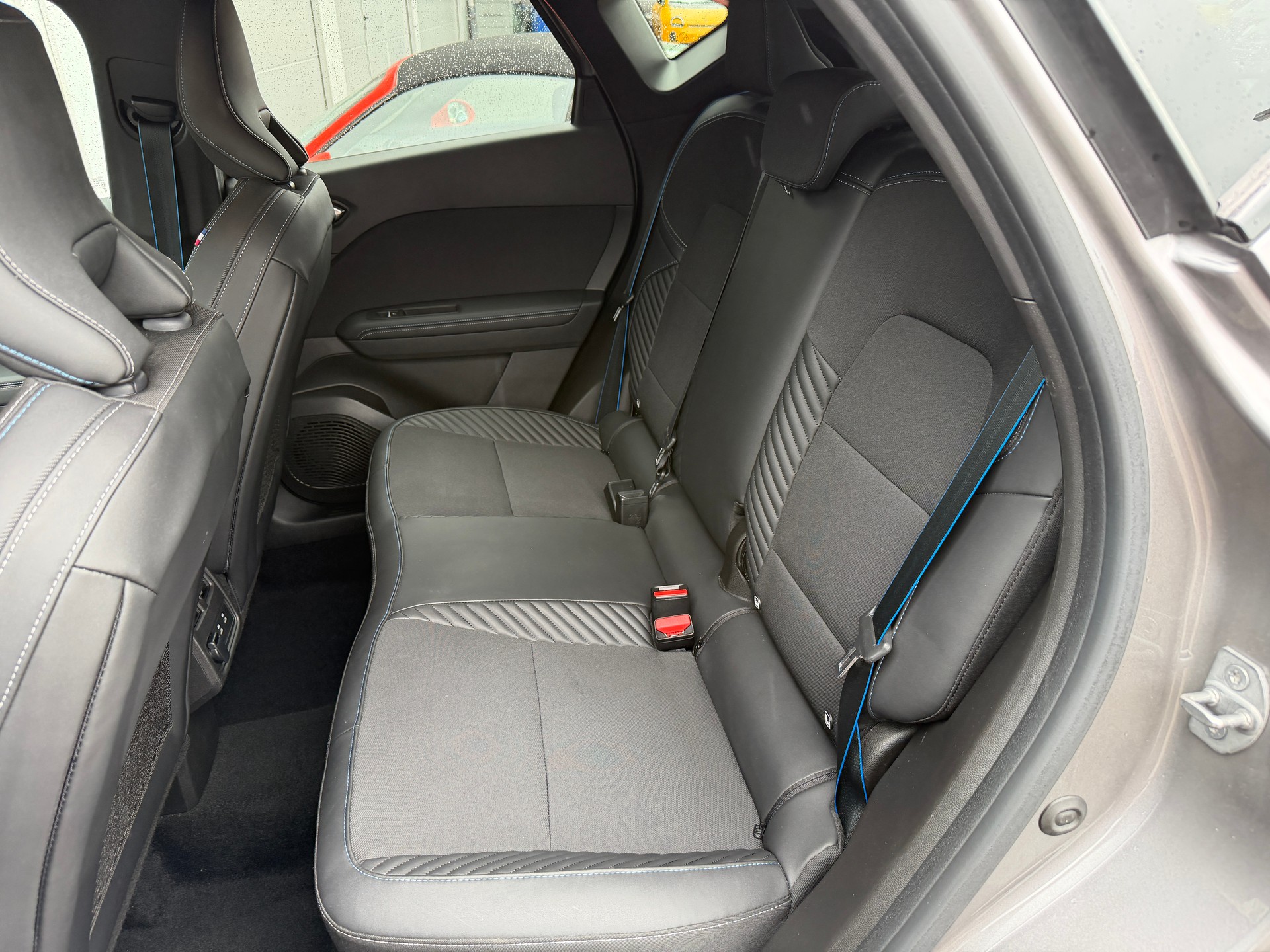 RENAULT Captur 1.3 TCe 160 esprit Alpine EDC-image-5