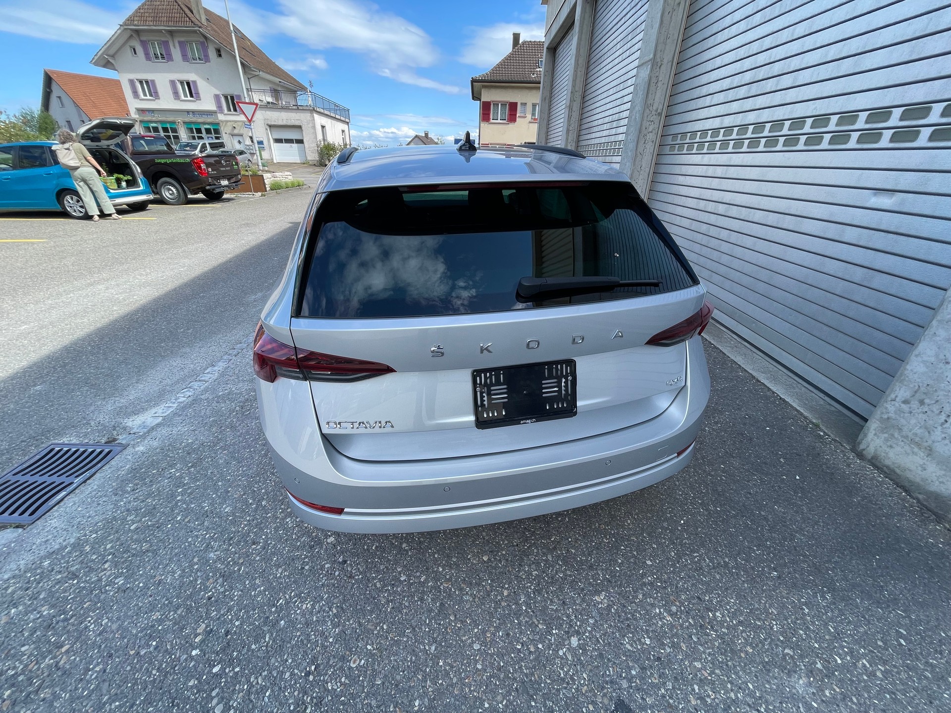 SKODA Octavia Combi 2.0 TDI DSG Ambition 4x4 !!! Topausstattung !!!-image-4