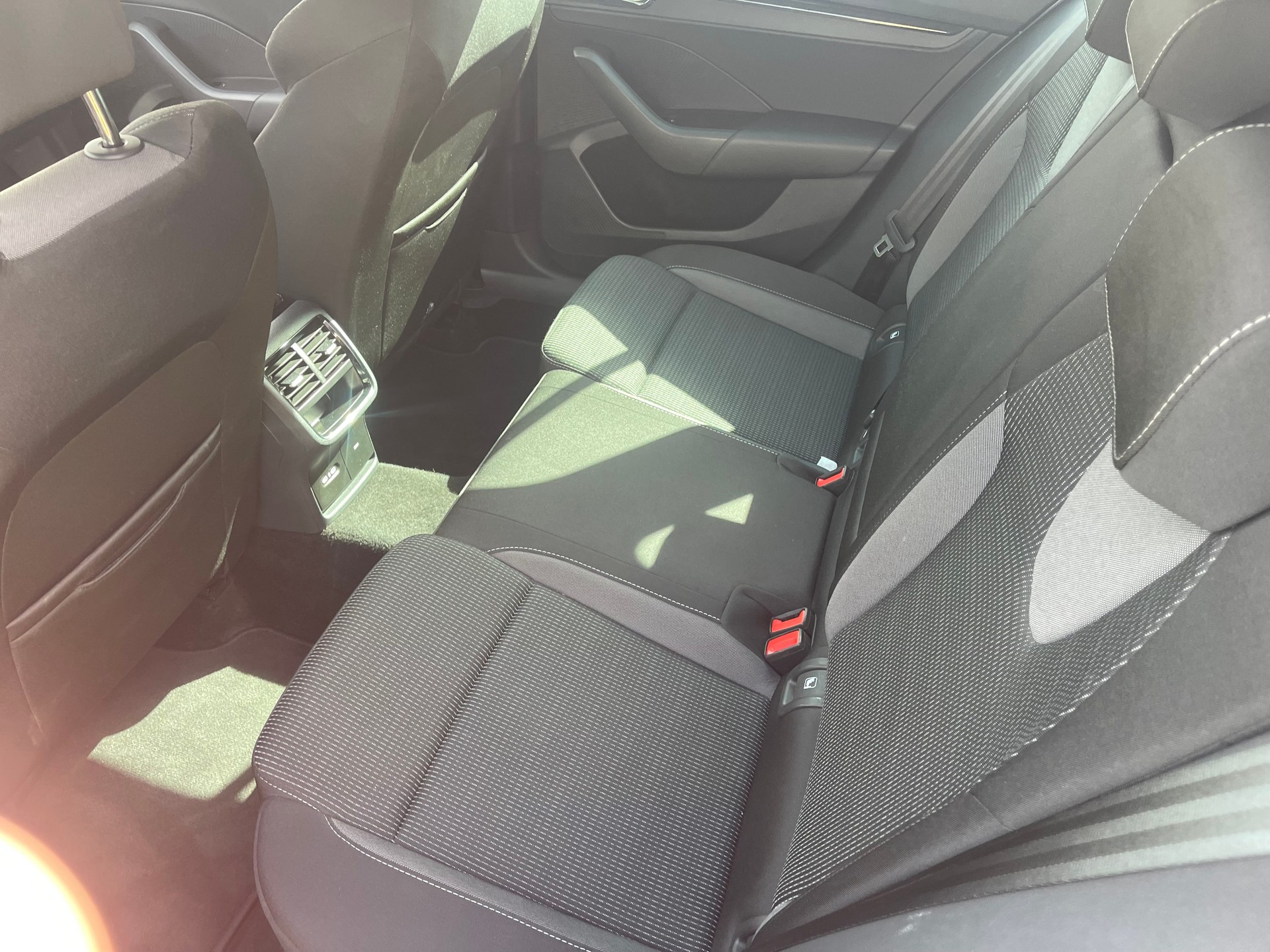 SKODA Octavia Combi 2.0 TDI DSG Ambition 4x4 !!! Topausstattung !!!-image-7