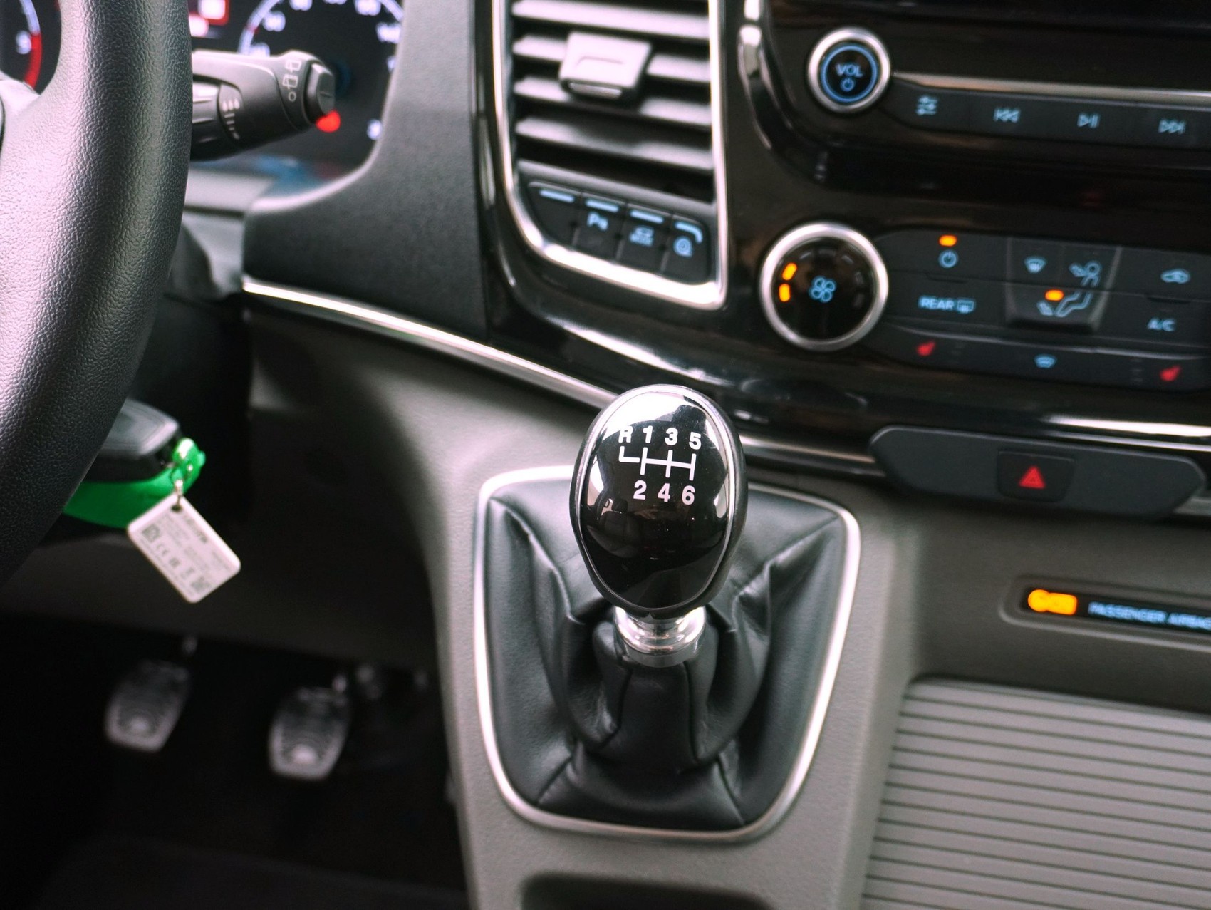 FORD Tourneo Custom 320 L1 MHEV Titanium-image-15