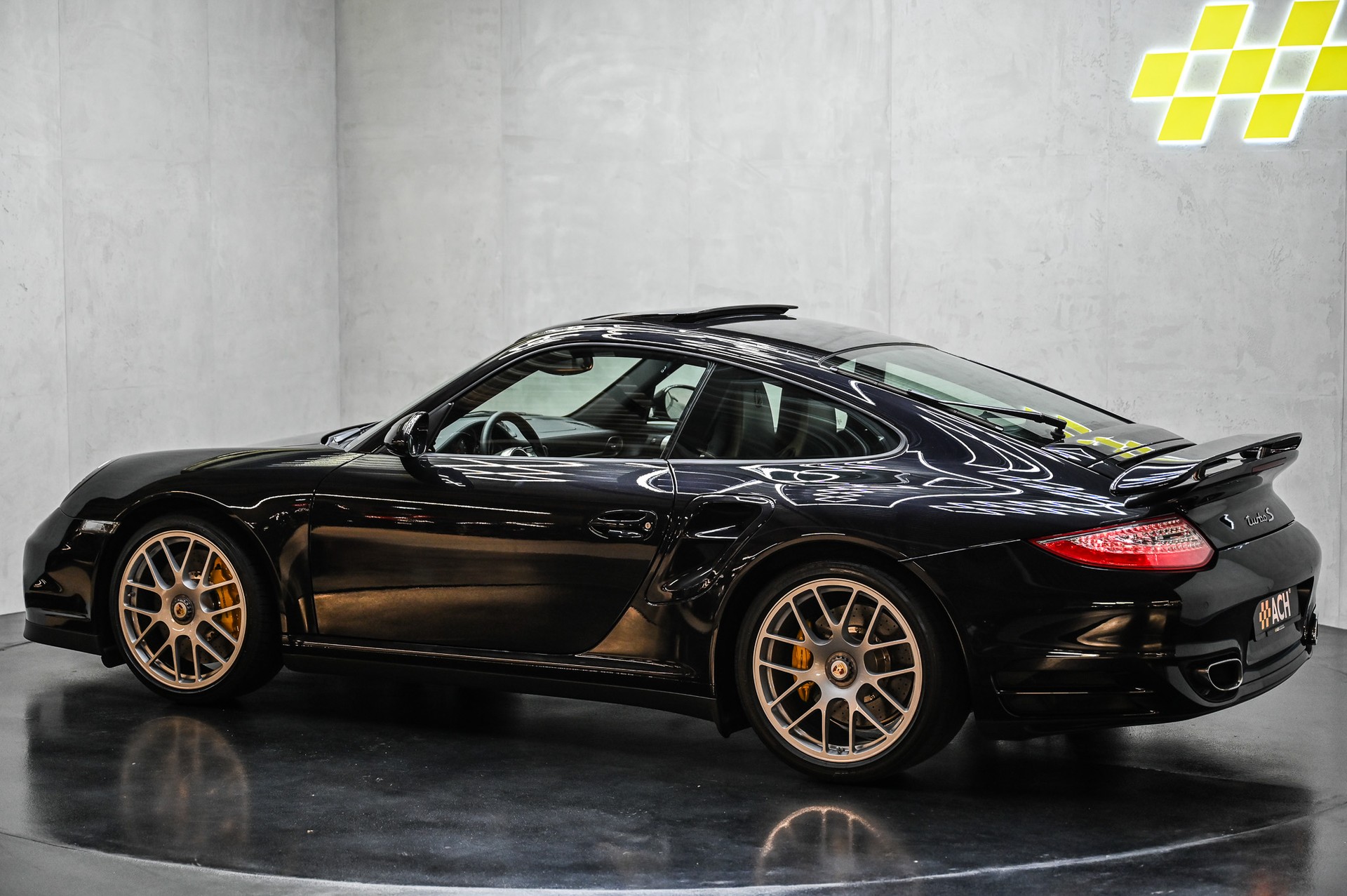 PORSCHE 911 Turbo S PDK-image-5