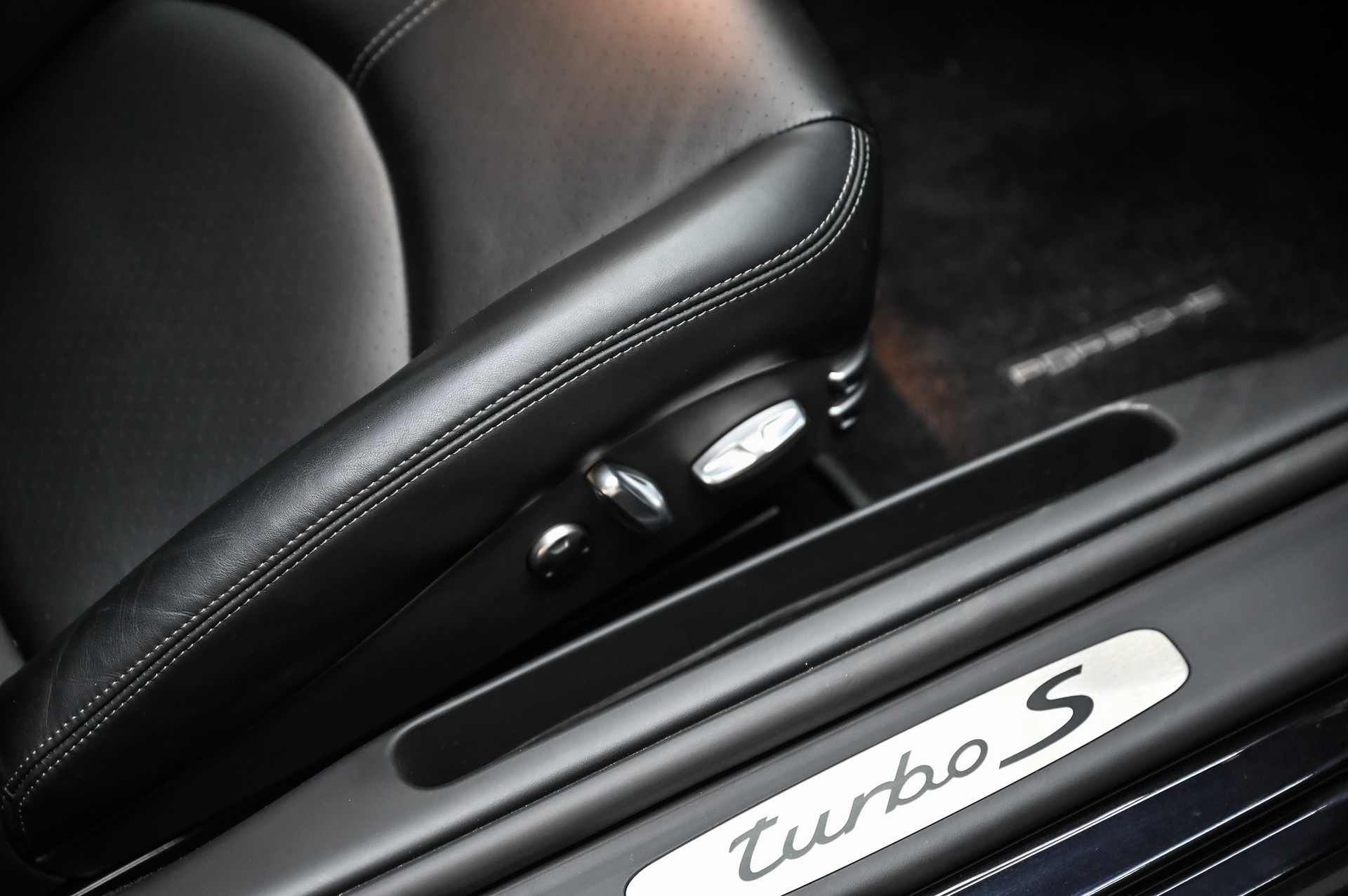 PORSCHE 911 Turbo S PDK-image-31