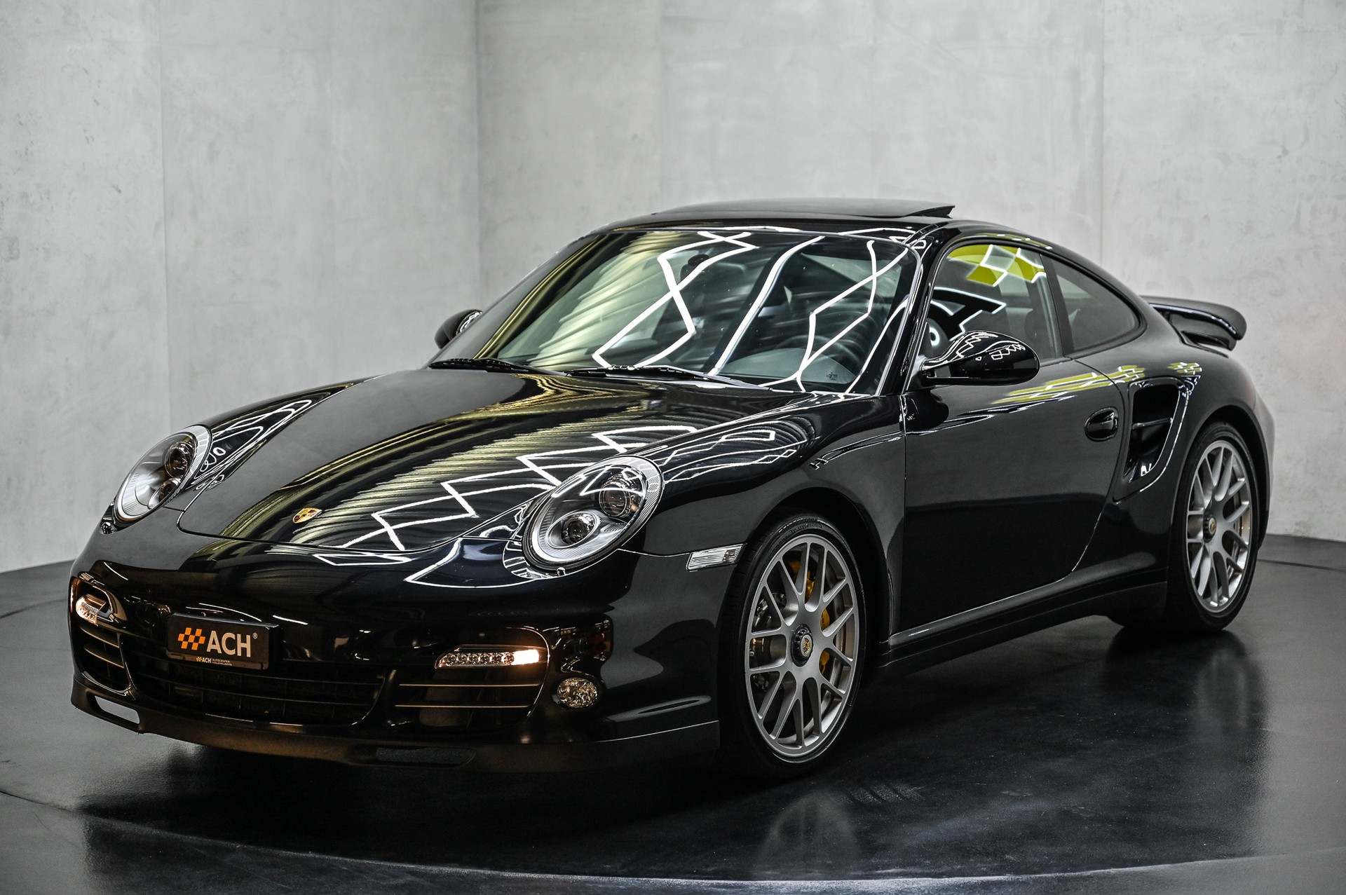 PORSCHE 911 Turbo S PDK-image-2