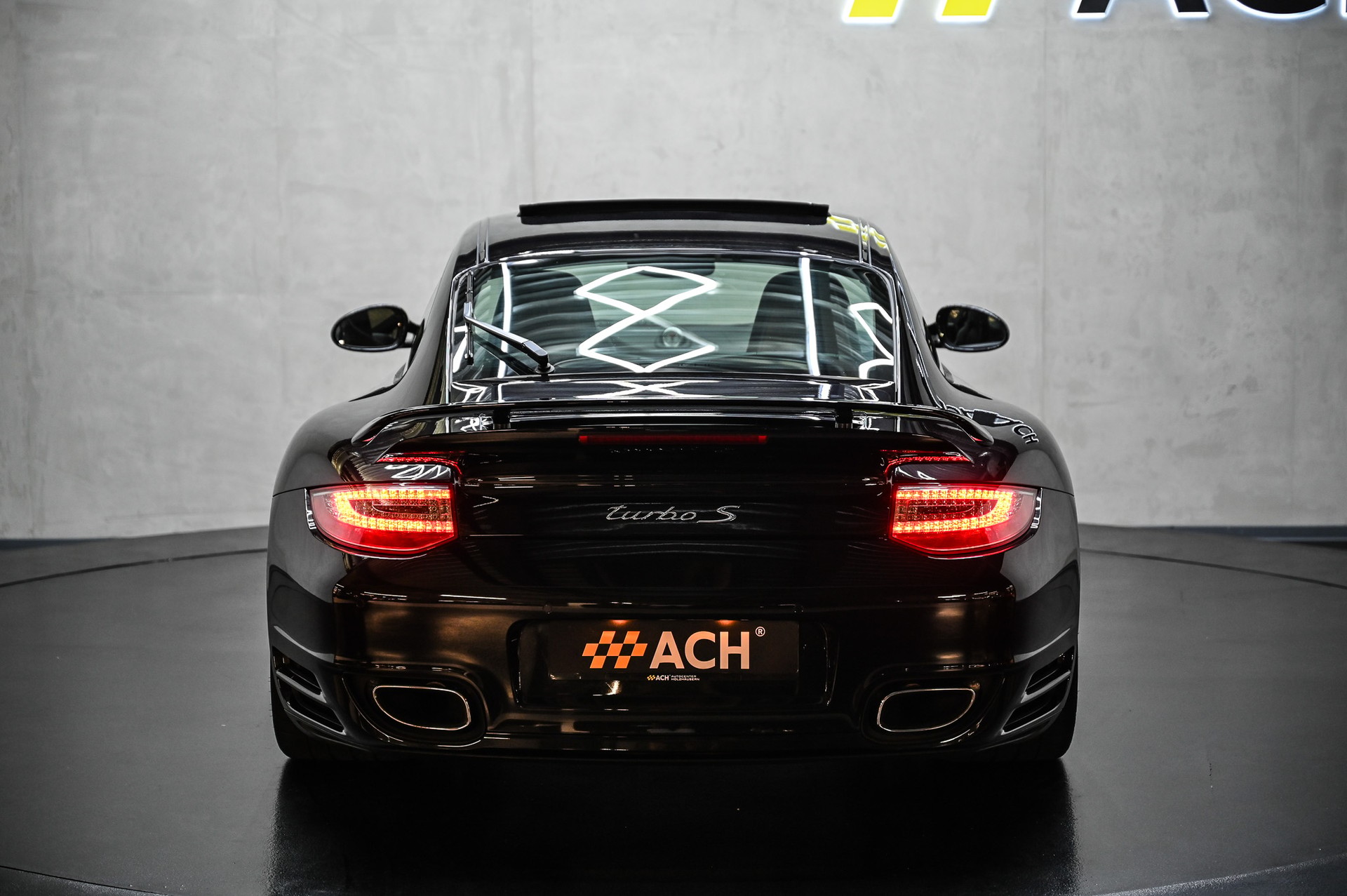 PORSCHE 911 Turbo S PDK-image-7
