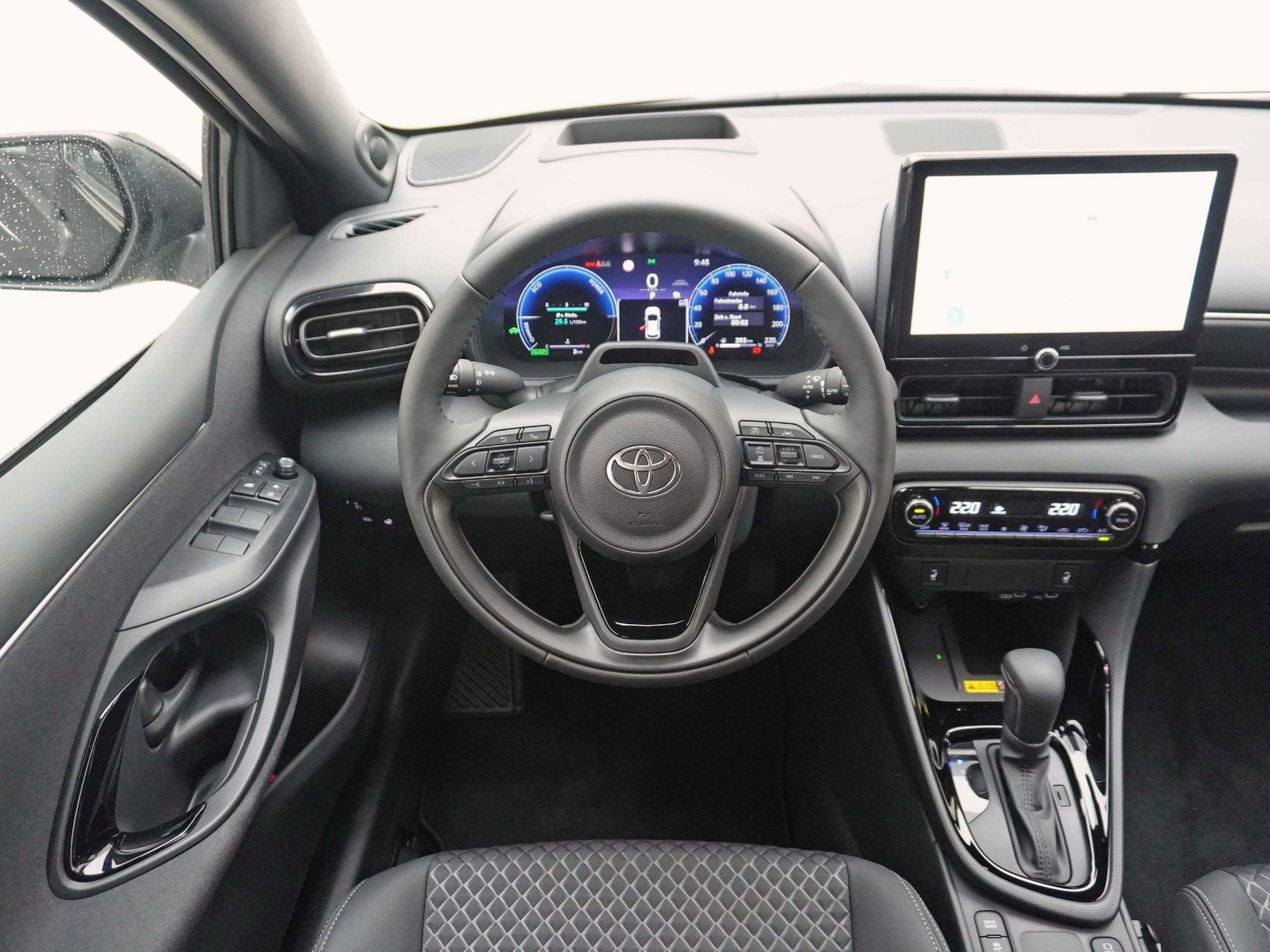TOYOTA Yaris 1.5 VVT-i HSD Premium-image-10