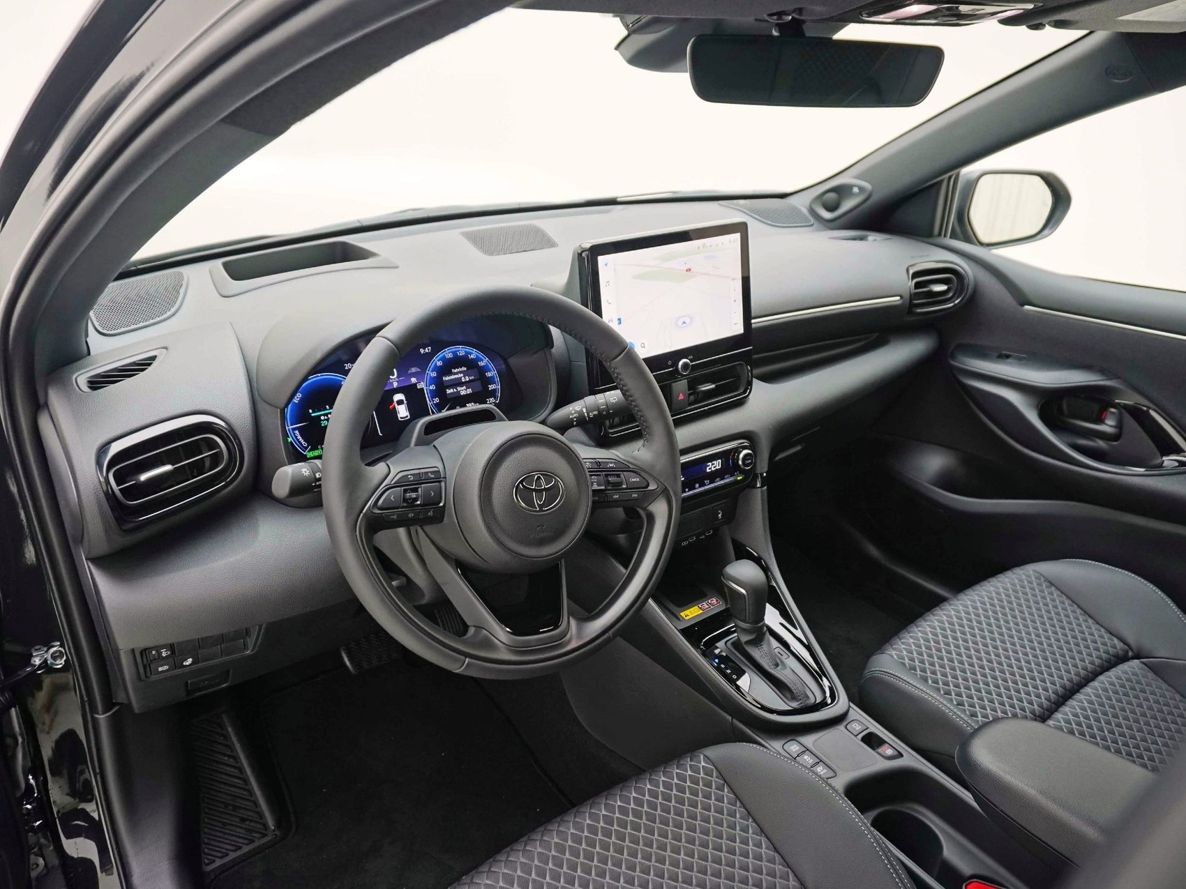 TOYOTA Yaris 1.5 VVT-i HSD Premium-image-8