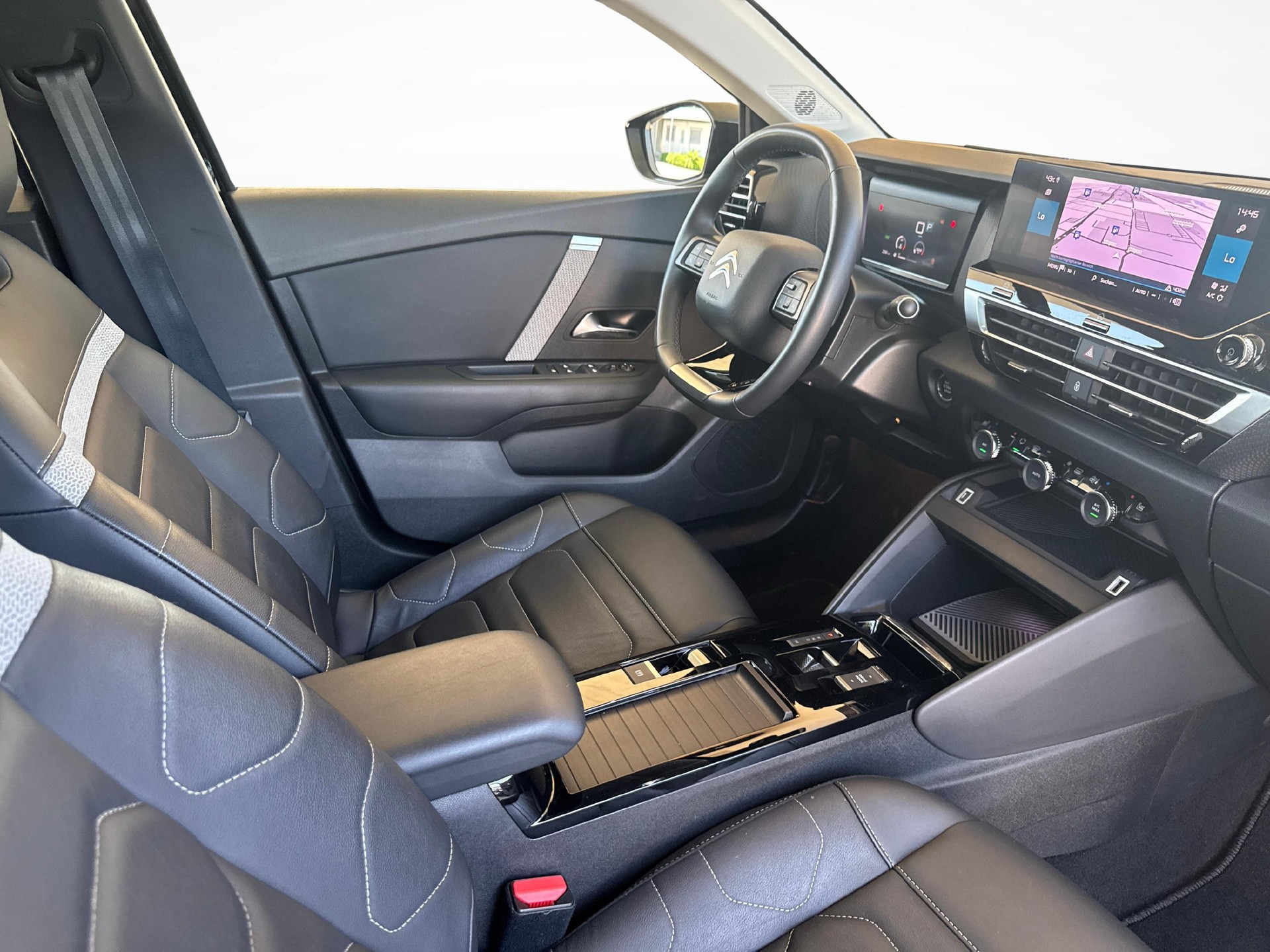 CITROEN C4 1.2 PureTech Shine-image-9