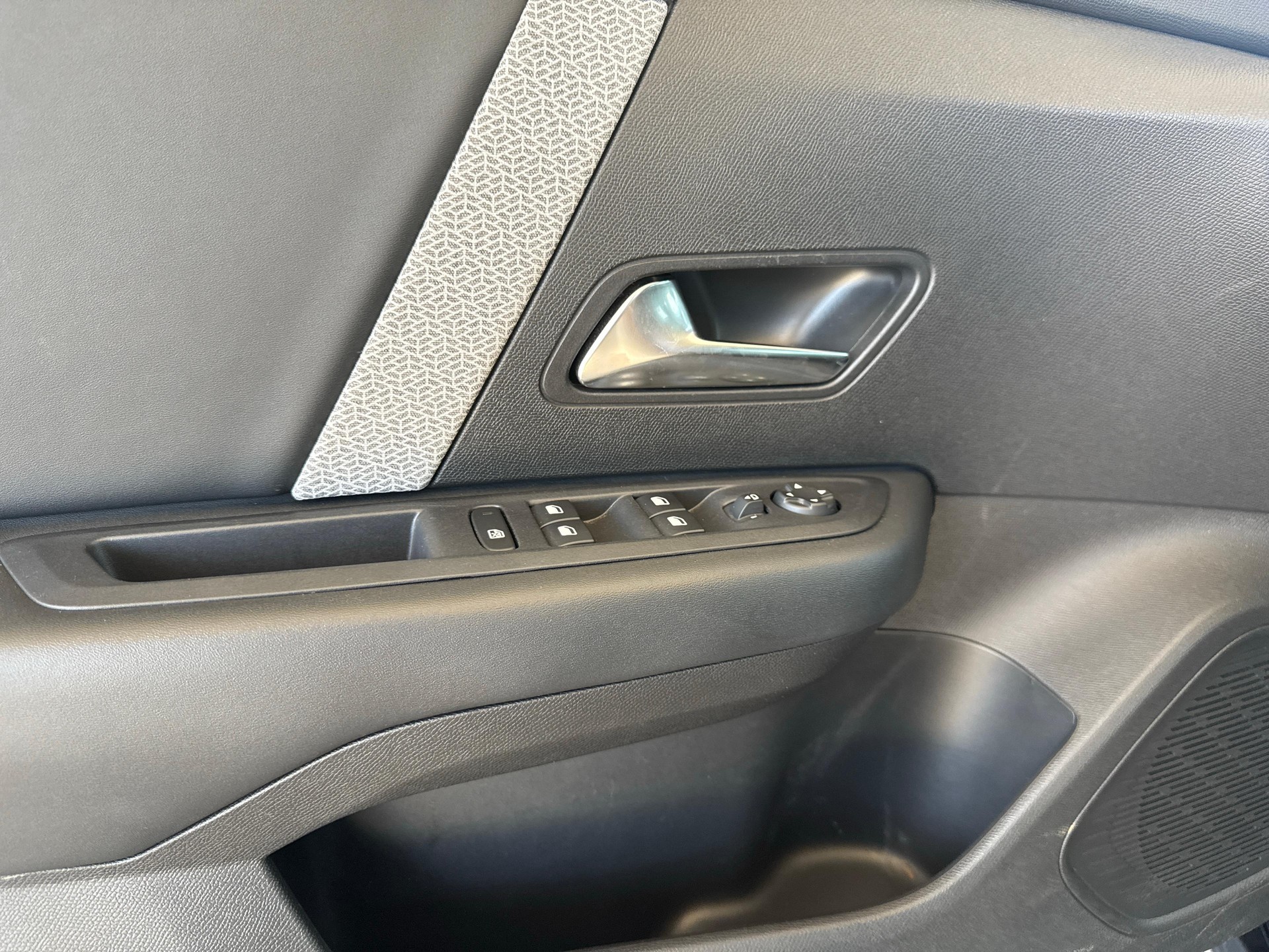 CITROEN C4 1.2 PureTech Shine-image-12