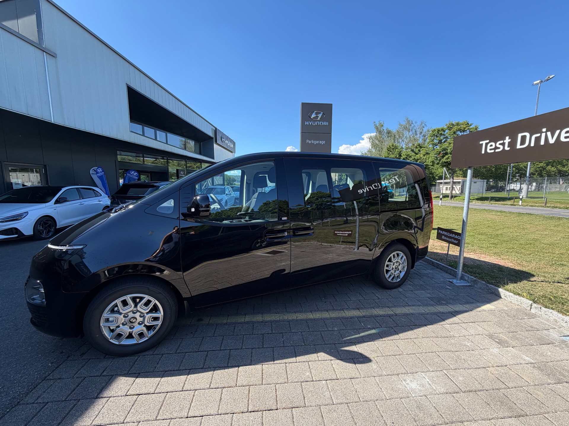 HYUNDAI Staria Wagon 1.6 T-GDi HEV Amplia A-image-1