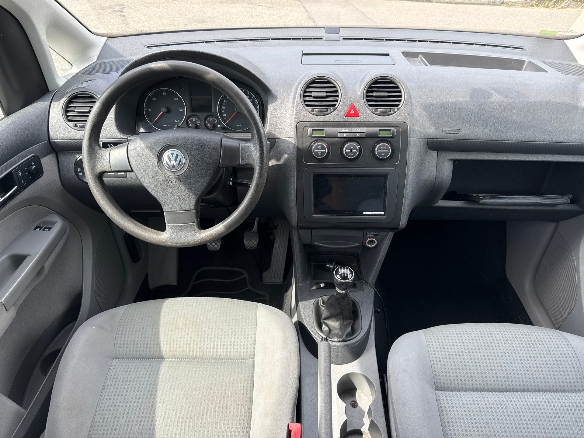 VW Caddy Maxi Life 2.0TDI-image-6
