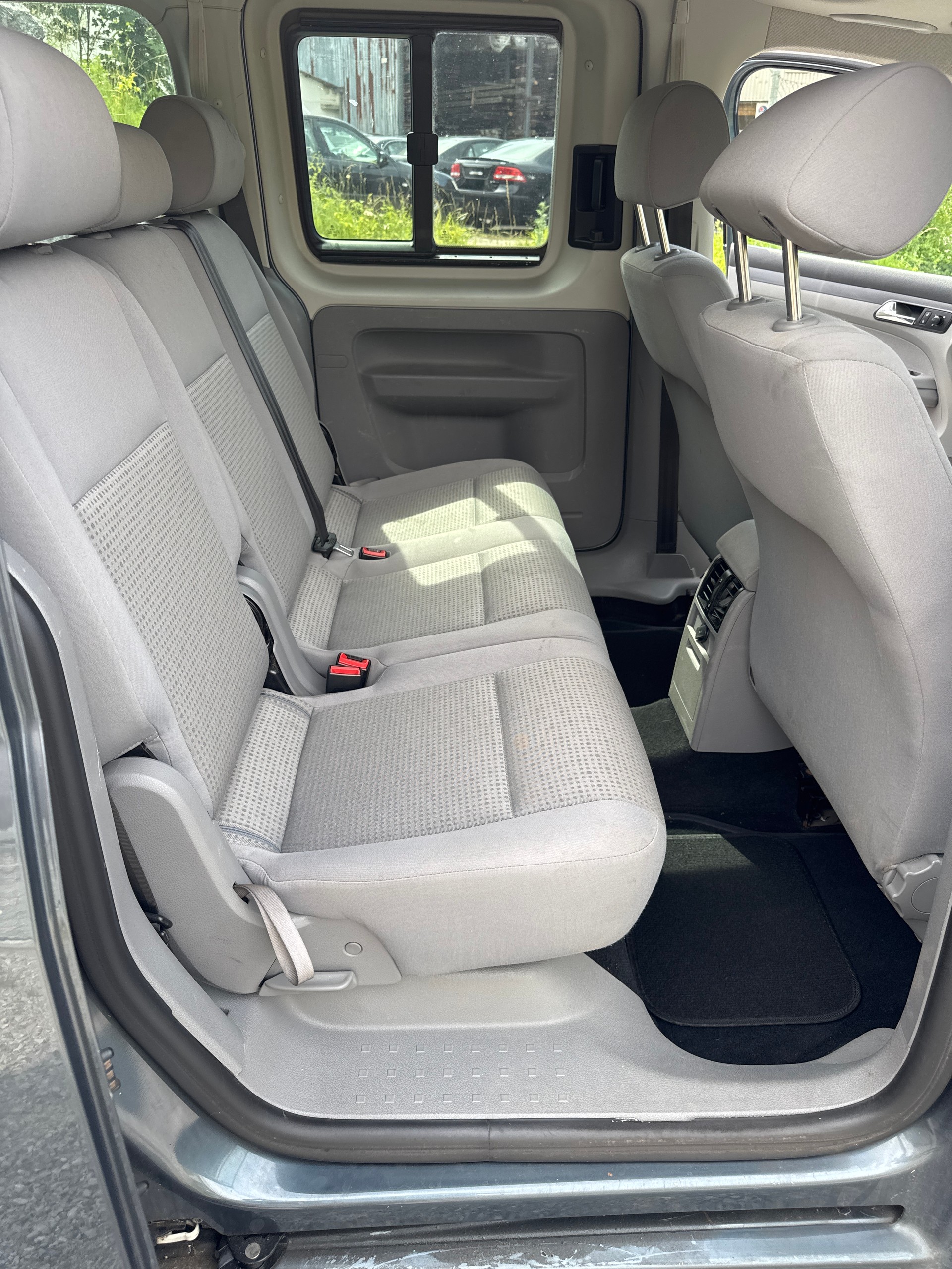 VW Caddy Maxi Life 2.0TDI-image-8