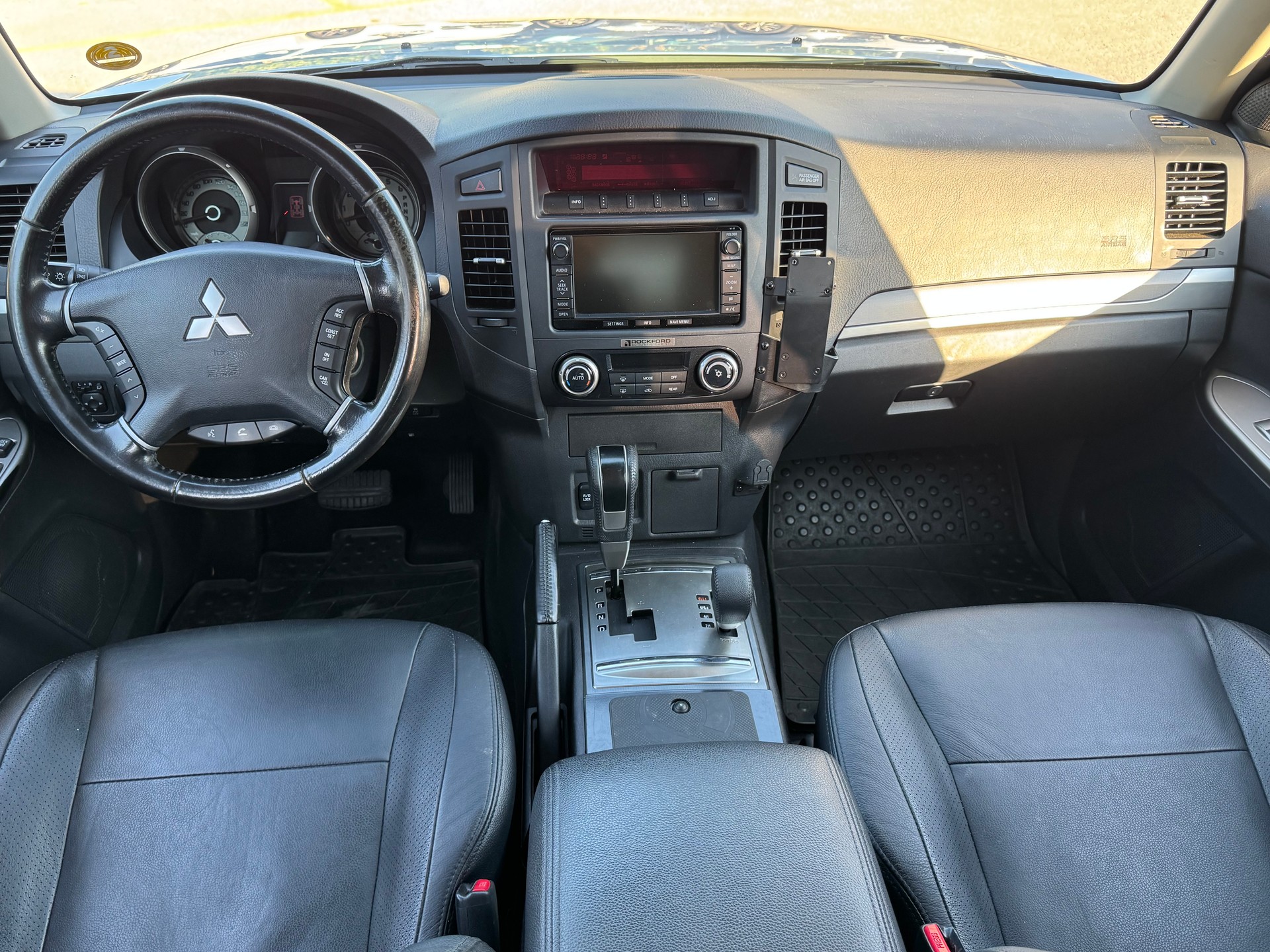MITSUBISHI Pajero 3.2 DI-D Professional Plus Automatic-image-10