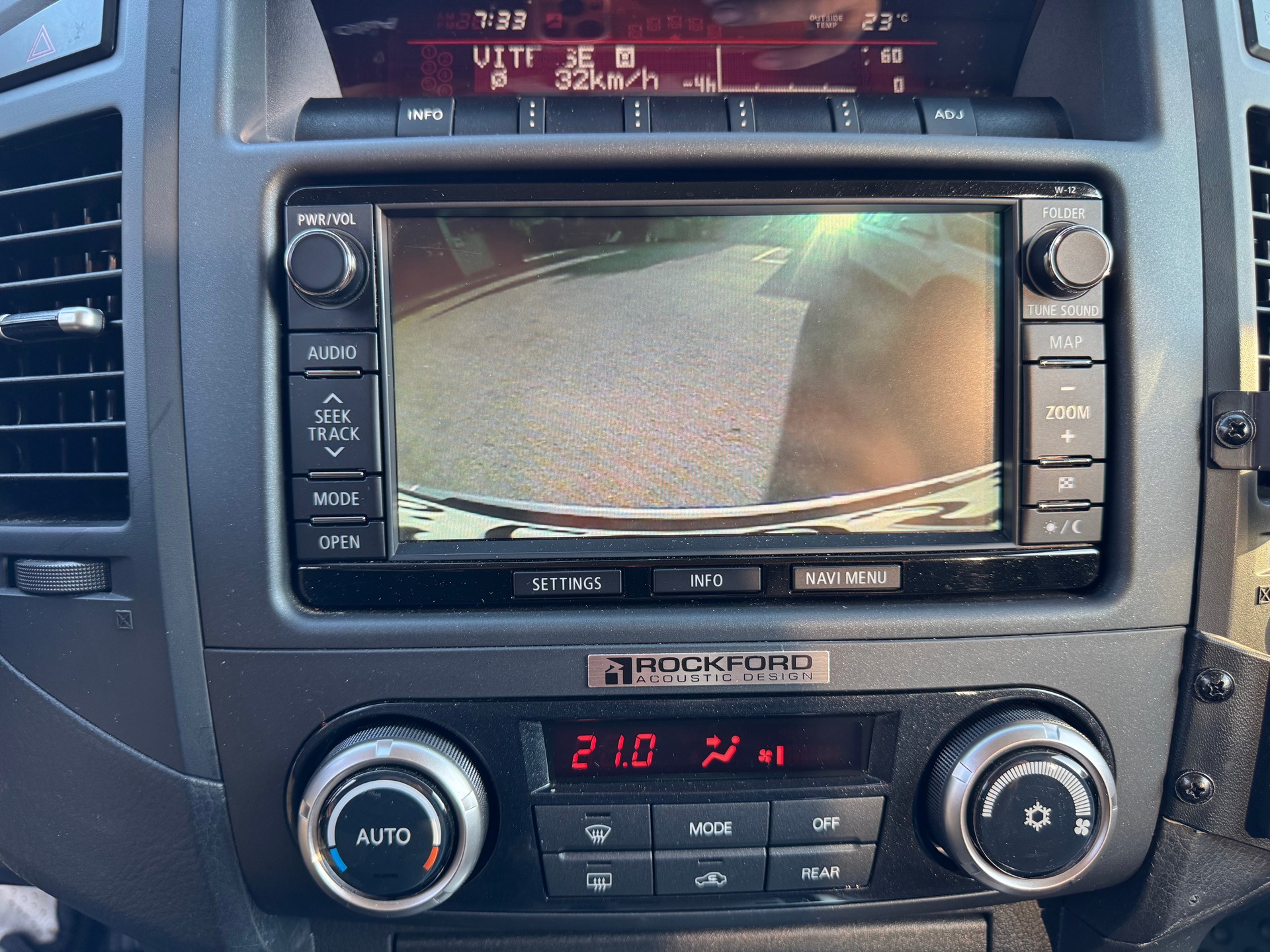 MITSUBISHI Pajero 3.2 DI-D Professional Plus Automatic-image-15