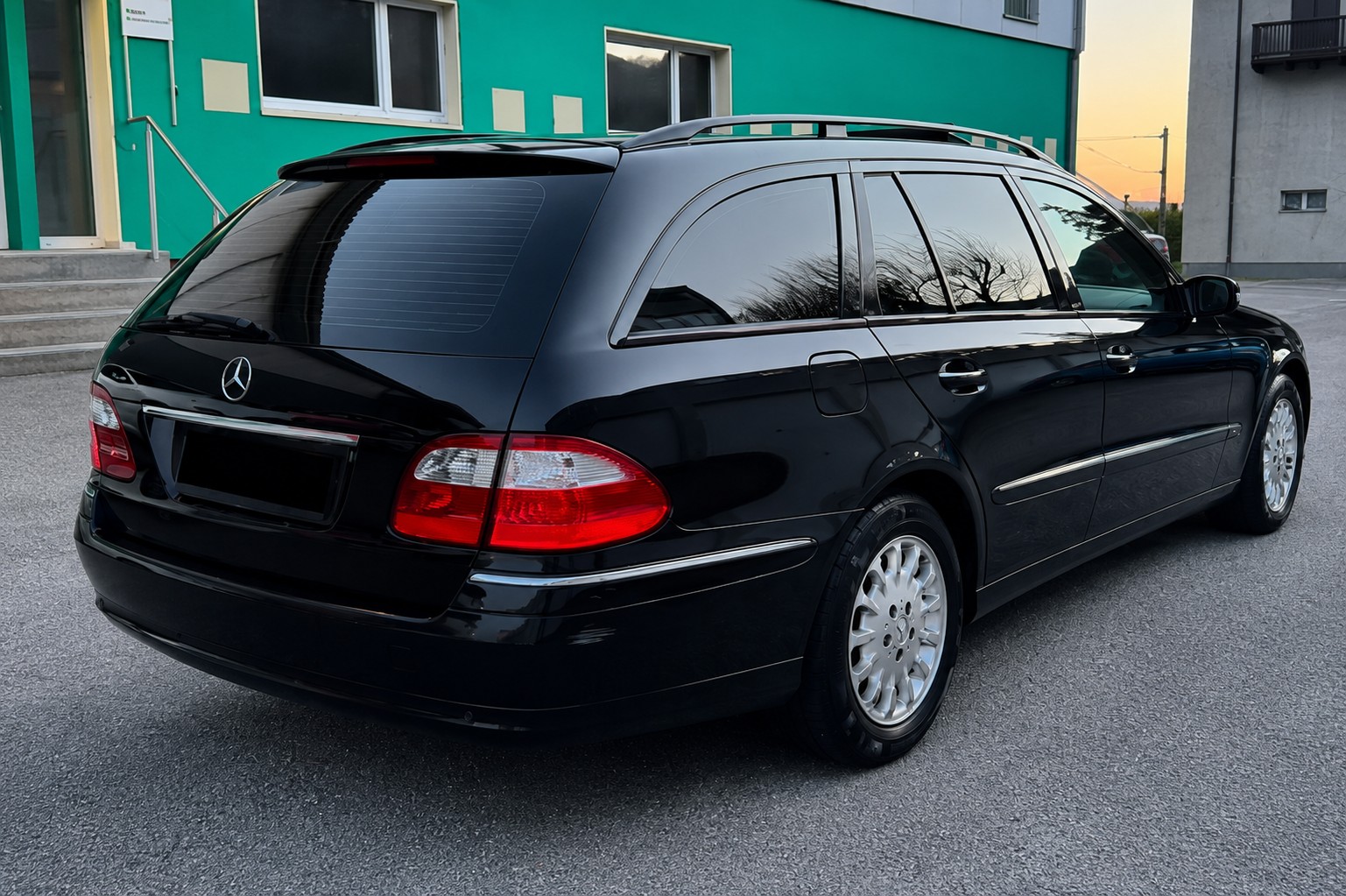 MERCEDES-BENZ E 350 Avantgarde 4Matic Automatic-image-7