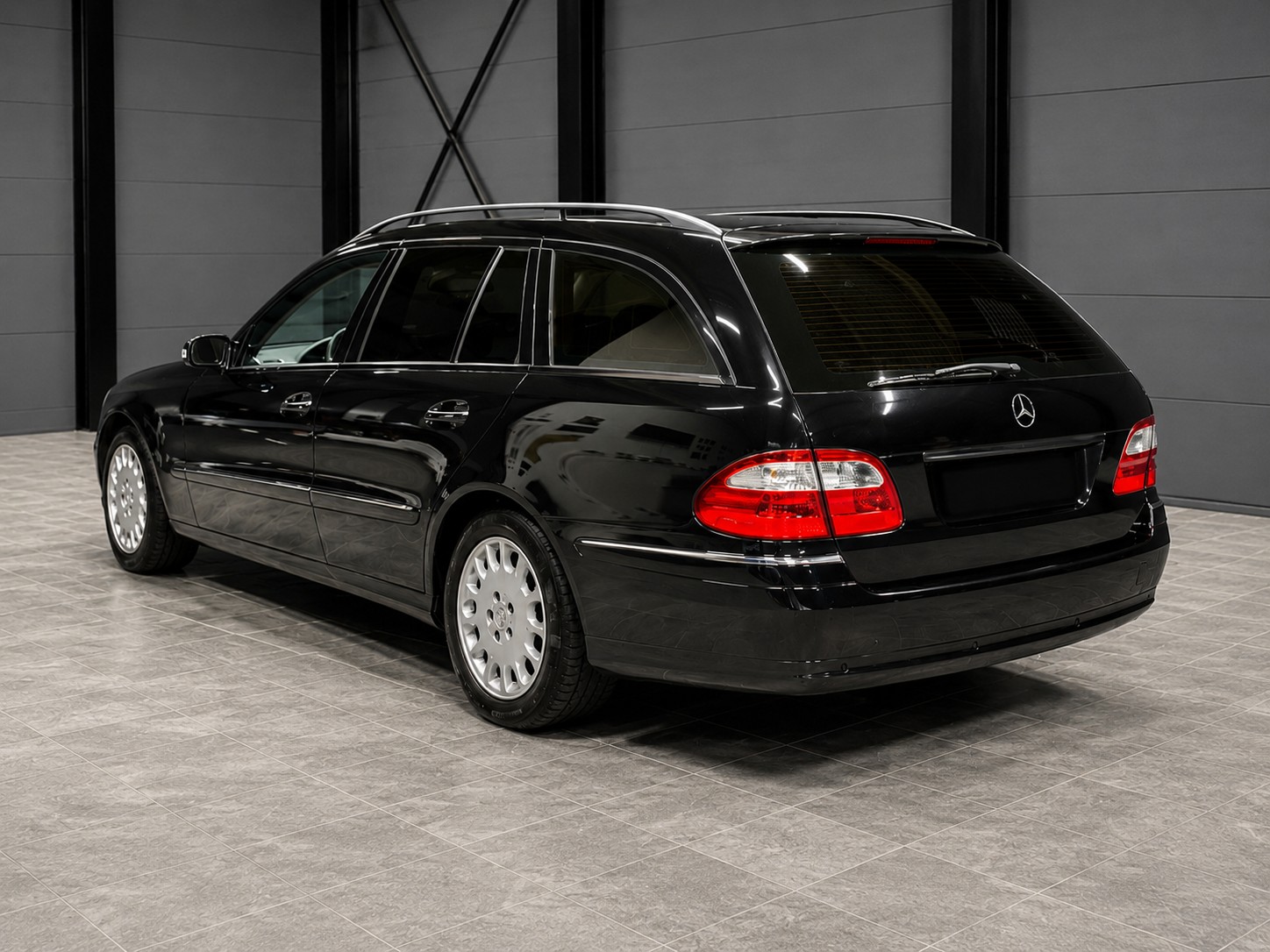 MERCEDES-BENZ E 350 Avantgarde 4Matic Automatic-image-2