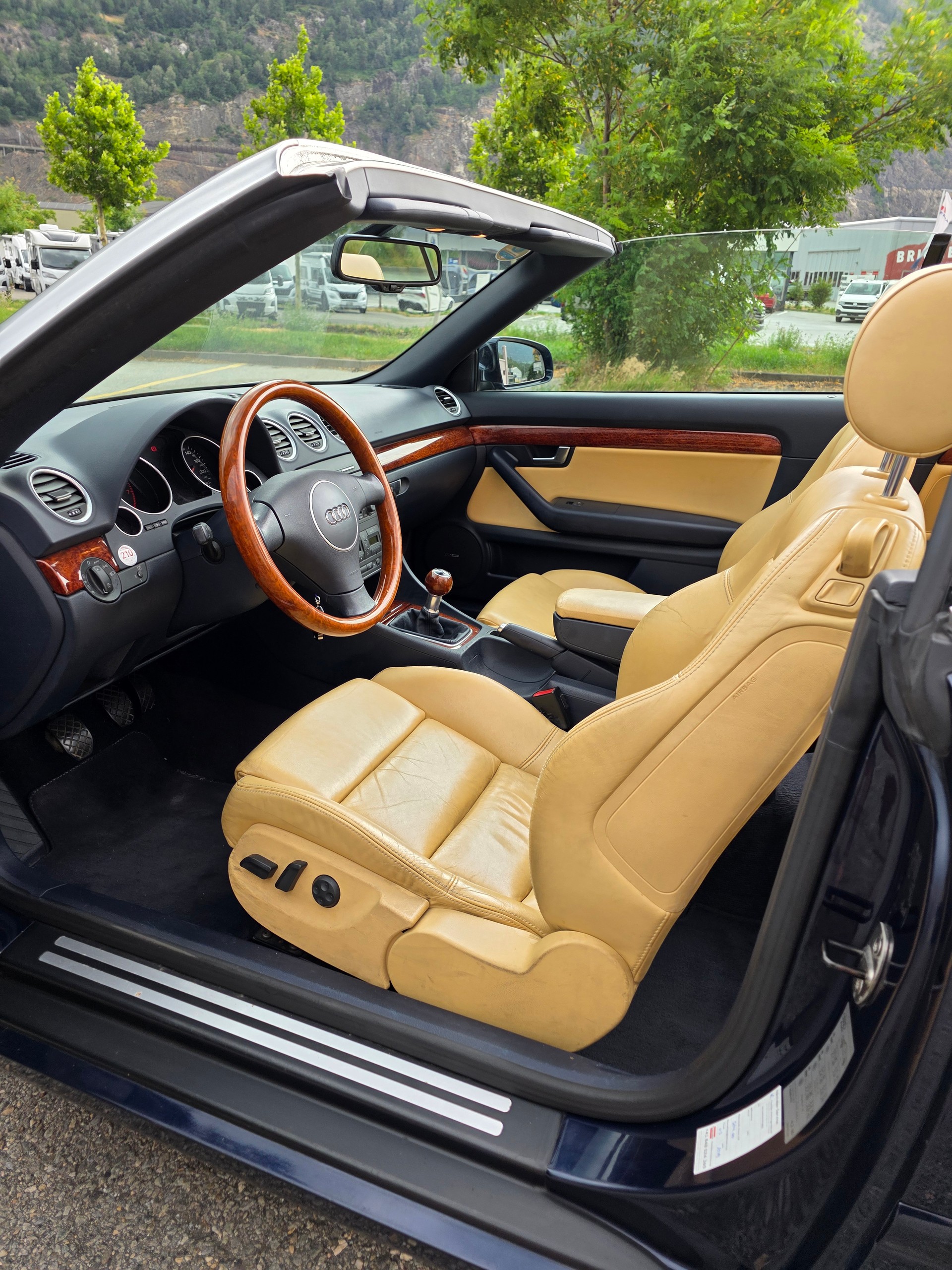 AUDI A4 Cabriolet 2.4 V6-image-9