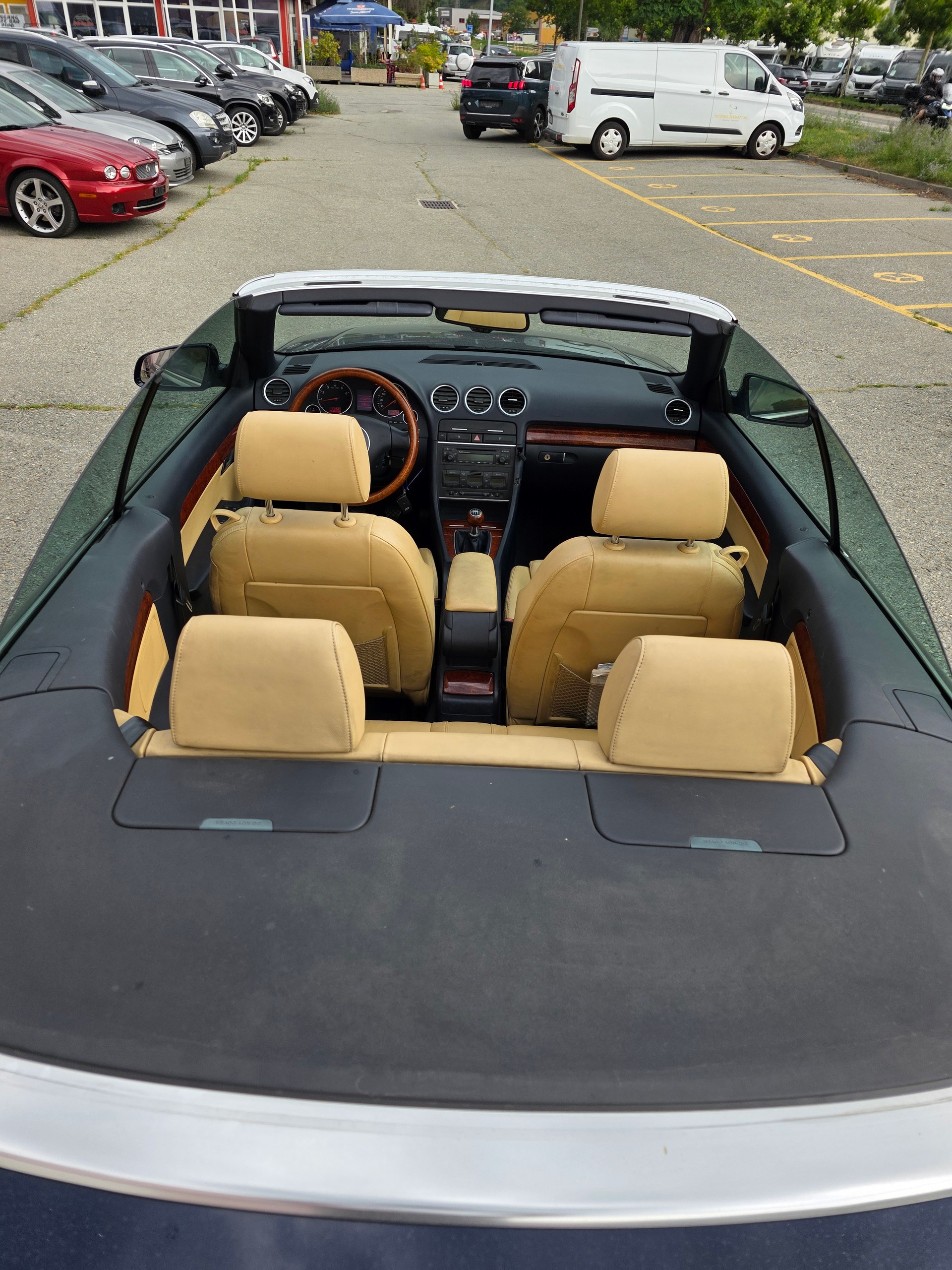 AUDI A4 Cabriolet 2.4 V6-image-8