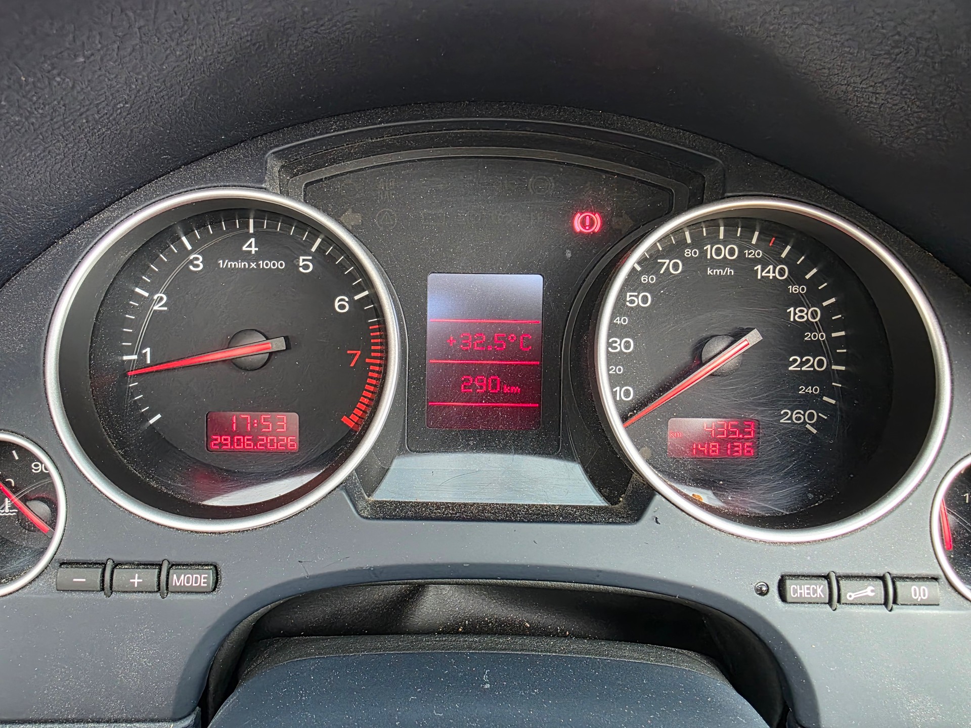 AUDI A4 Cabriolet 2.4 V6-image-13