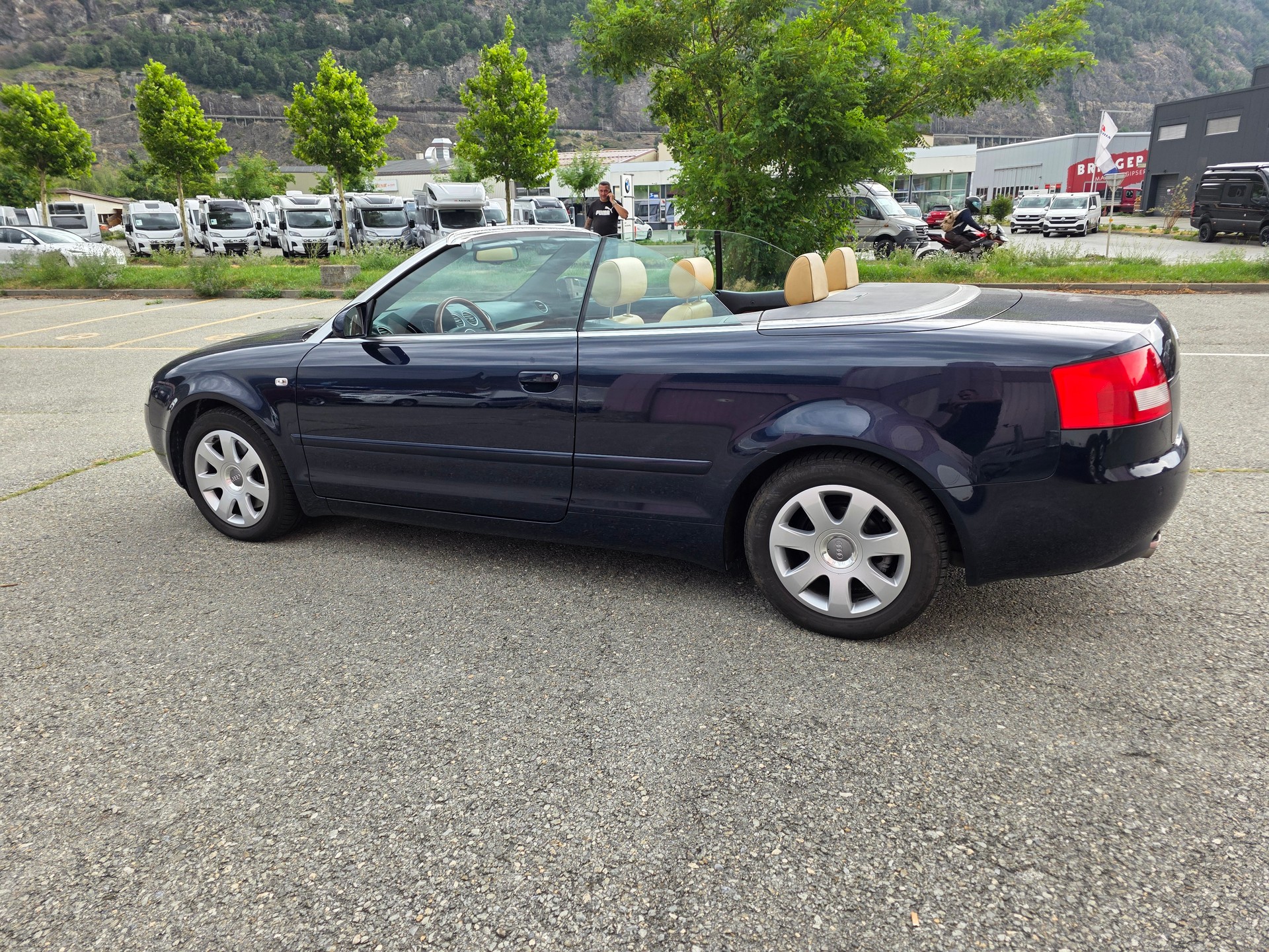 AUDI A4 Cabriolet 2.4 V6-image-7