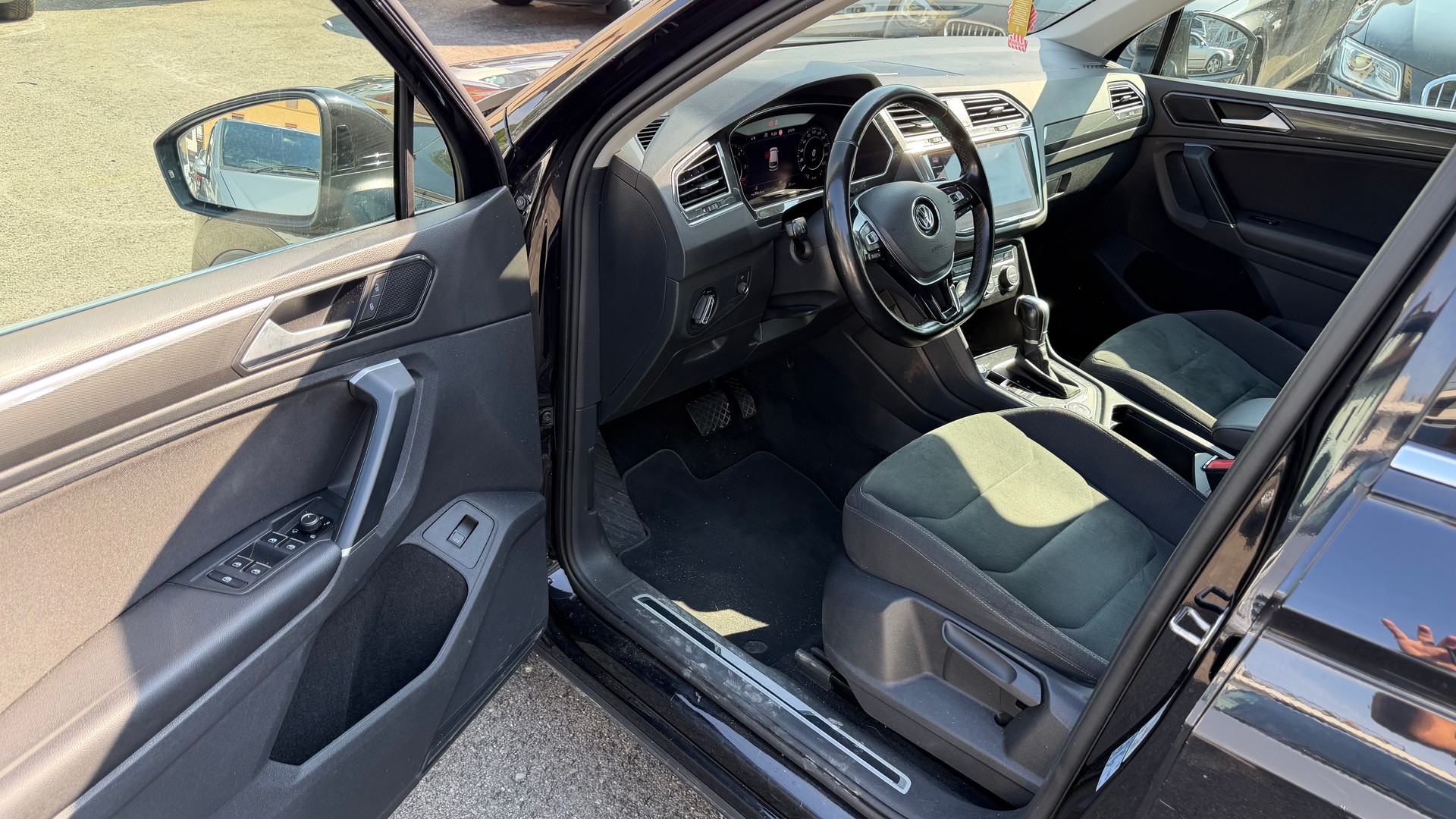VW Tiguan 2.0 TDI SCR Comfortline 4Motion DSG-image-6