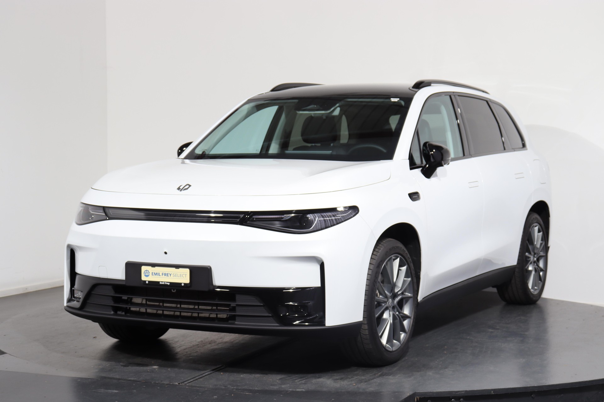 LEAPMOTOR C10 1.5 REEV Design-image-0