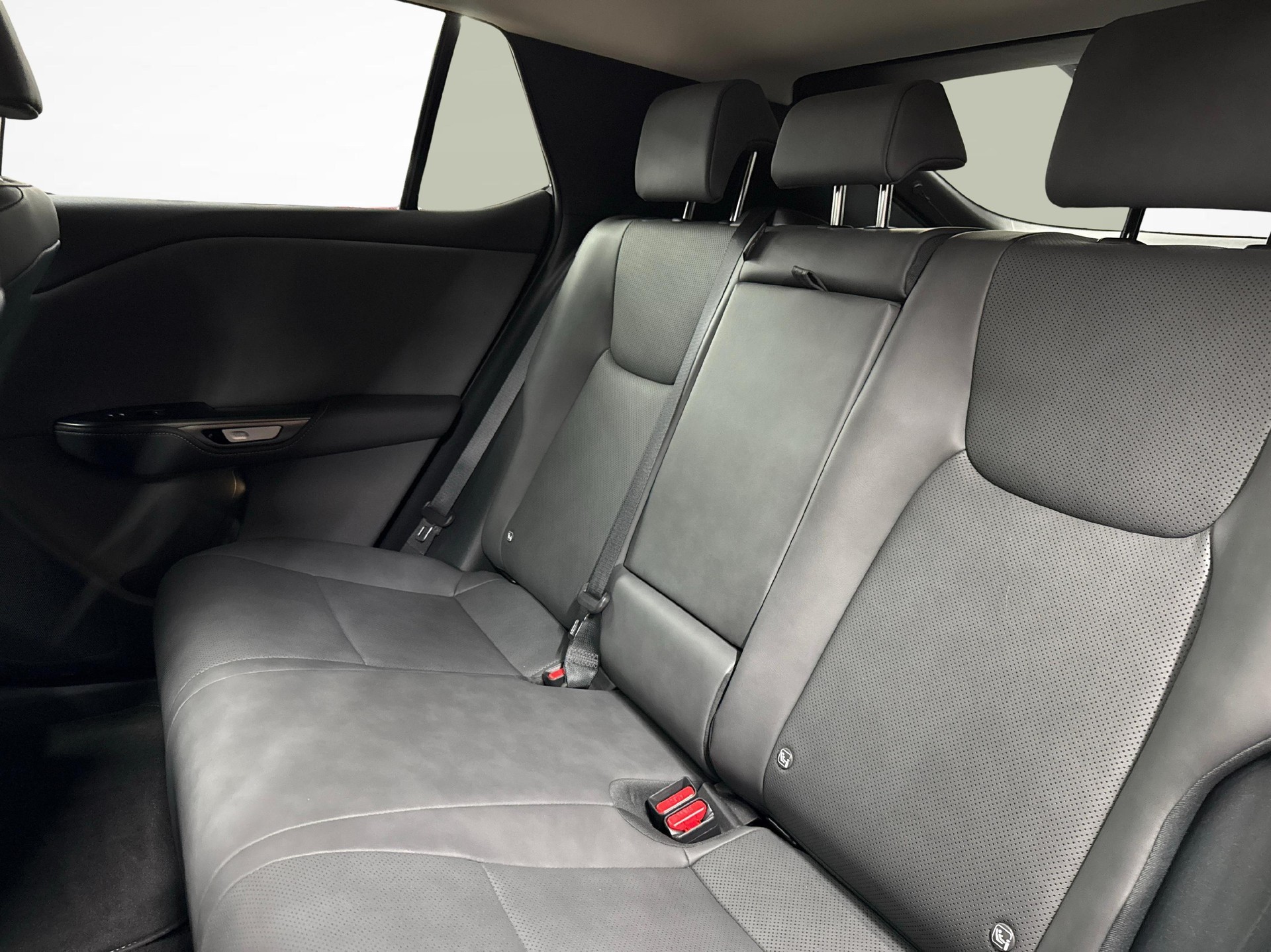 LEXUS RZ 450e Comfort-image-10